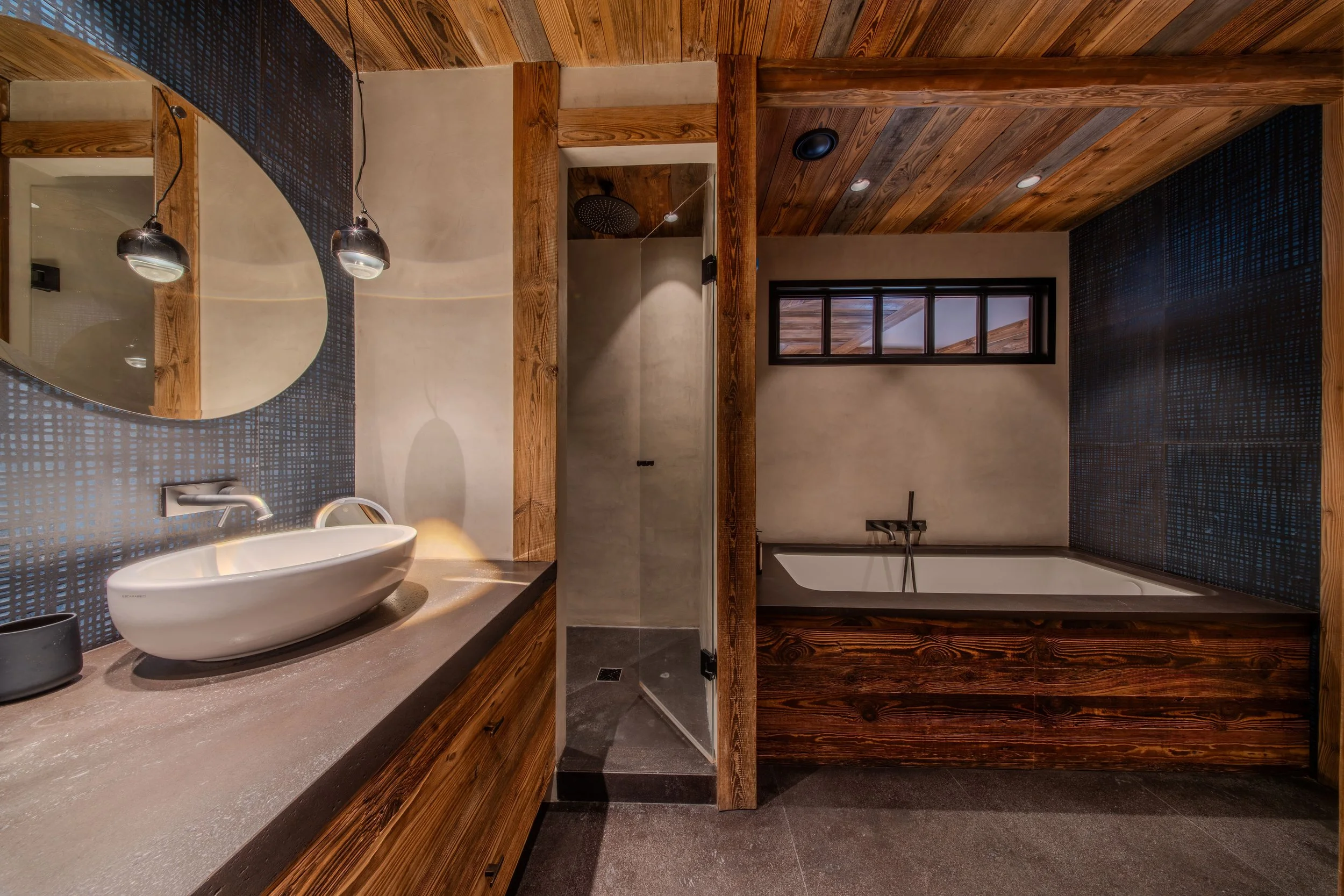 Luxury chalet in Val d'Isère village bathroom