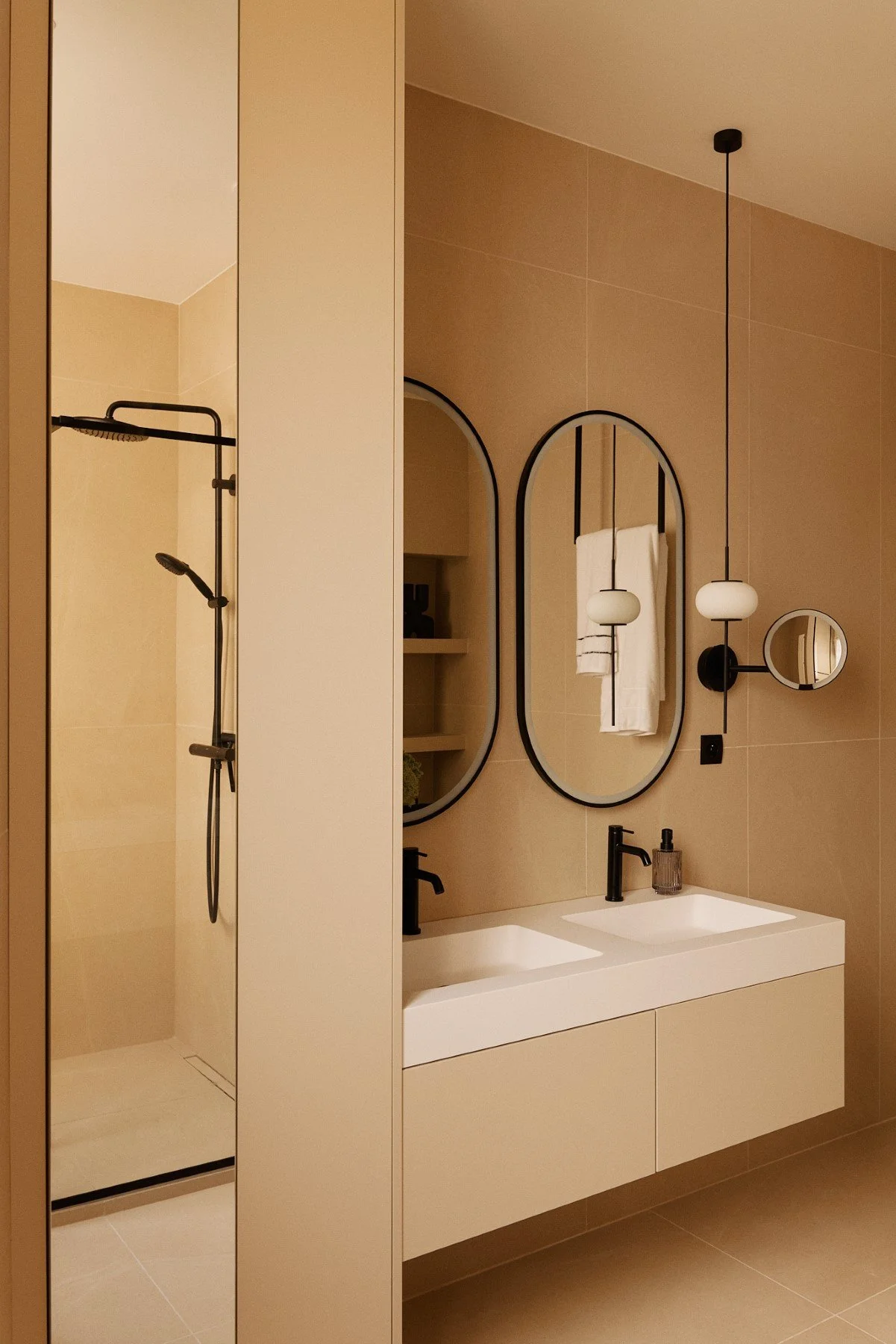 luxury apartment in the 6th bathroom