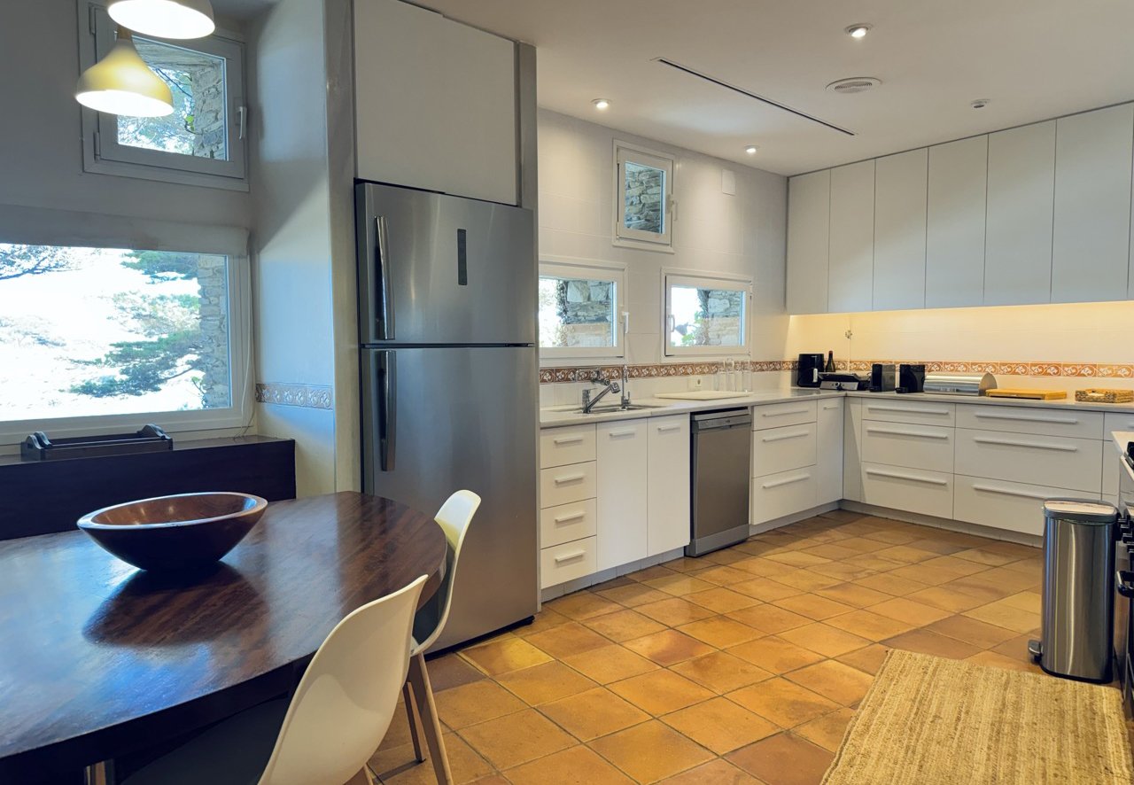 villa oliveres kitchen