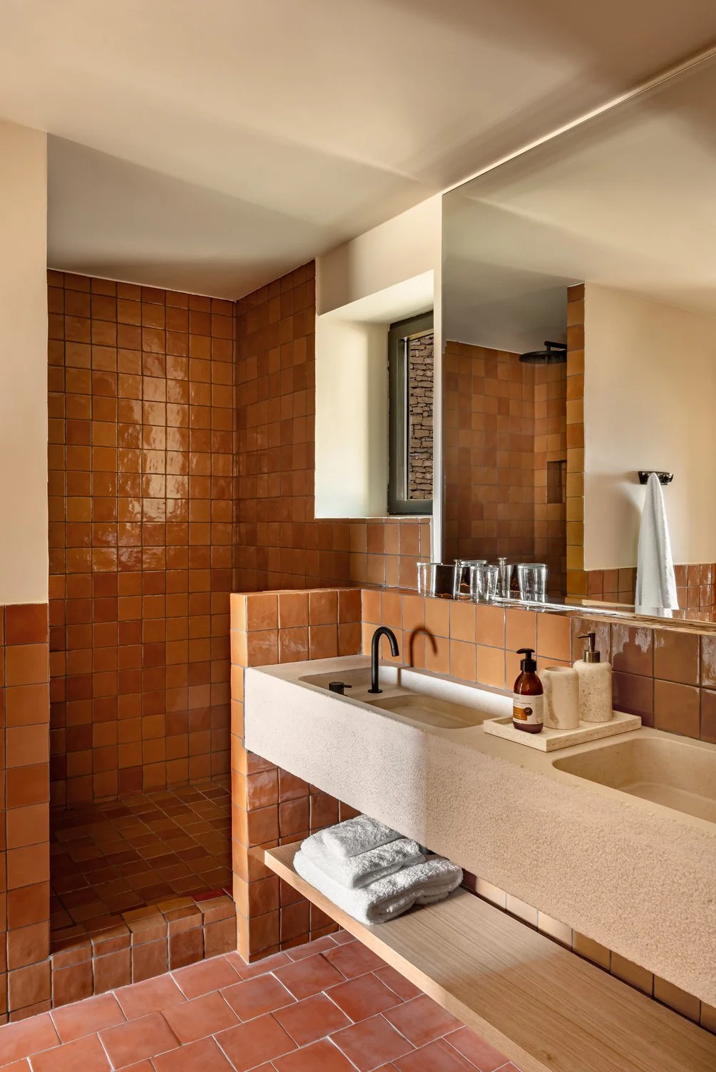 Luxury villa for rent in Provence in Gordes bathroom