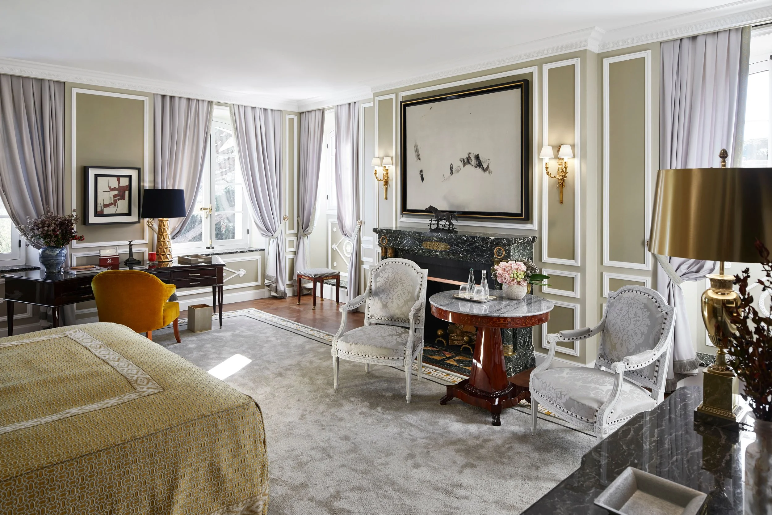 luxury wedding in Grimaud living room