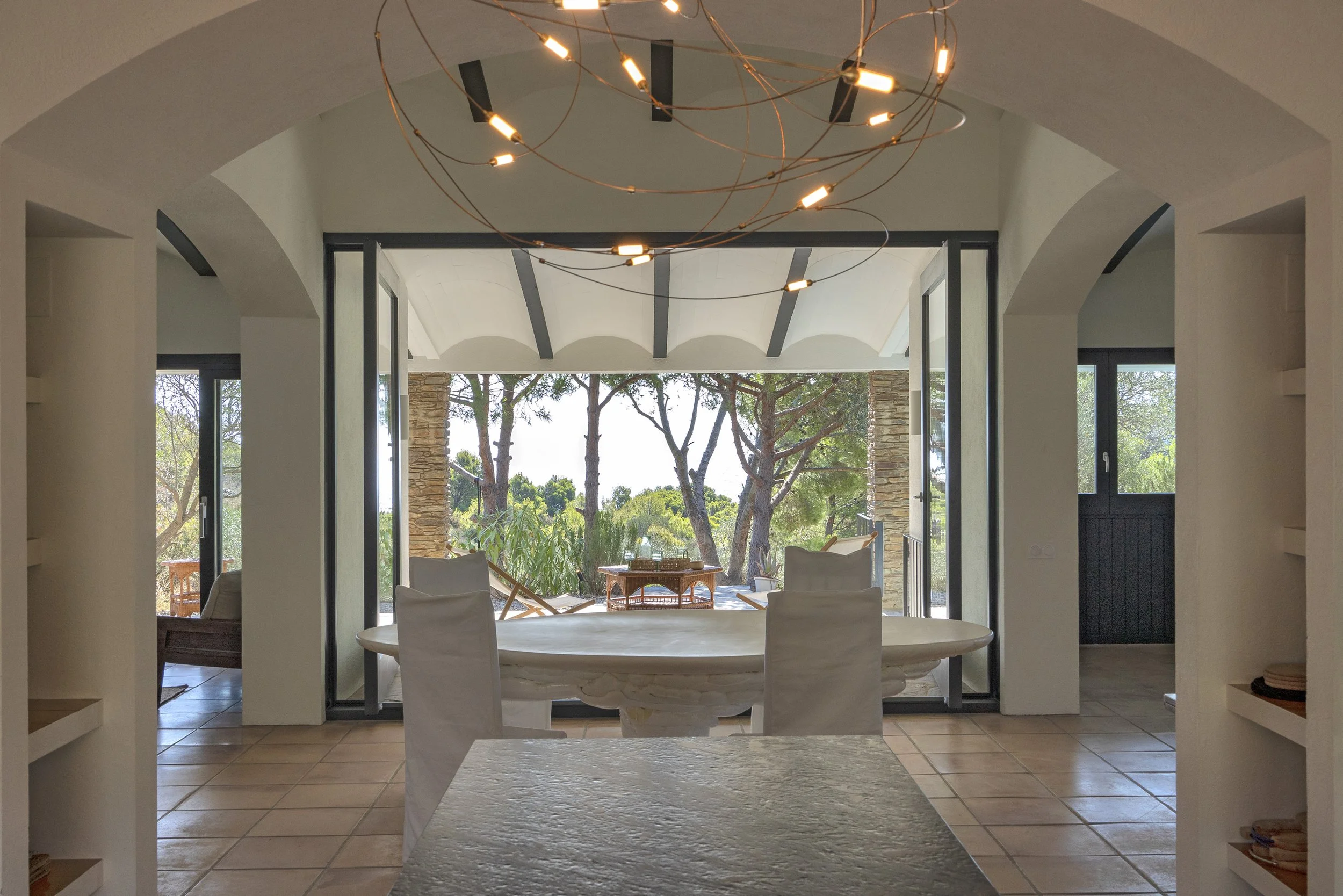 homanie-cadaques-finca-salle-a-manger.jpg