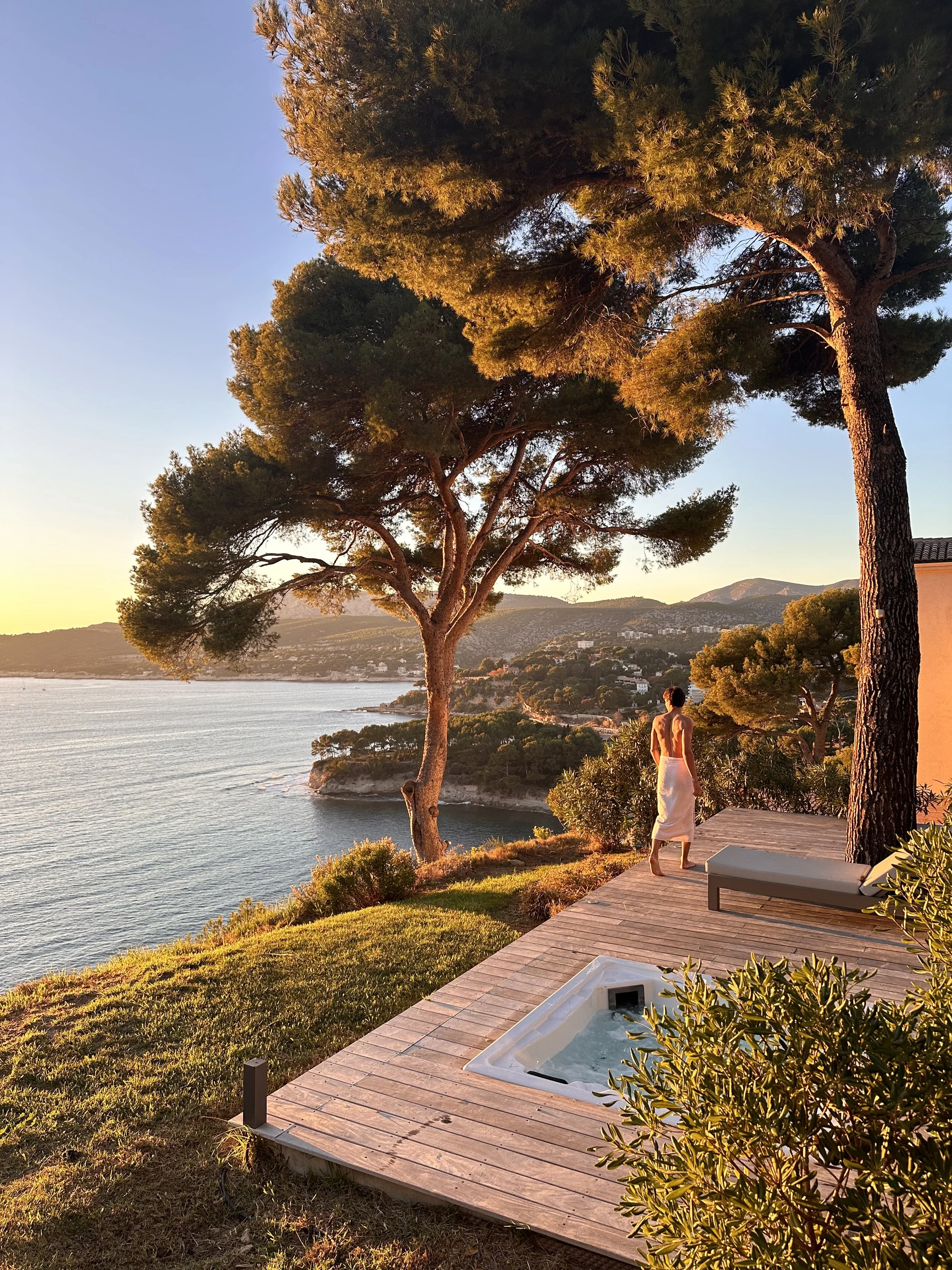 corporate retreat in Cassis jacuzzi