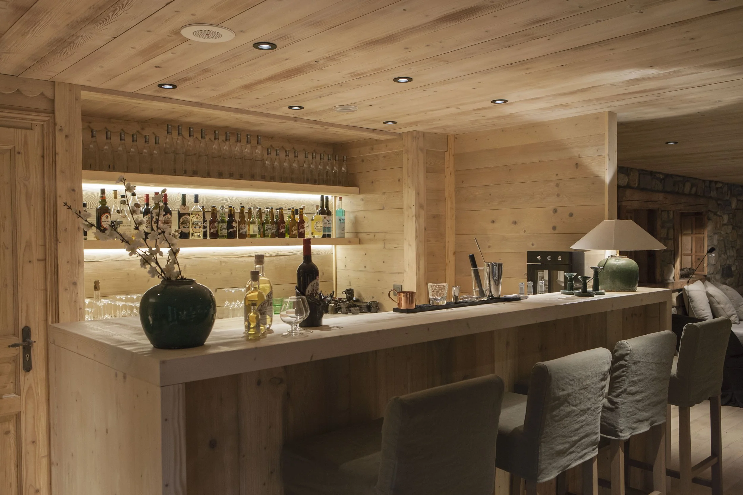 Combloux corporate retreat bar