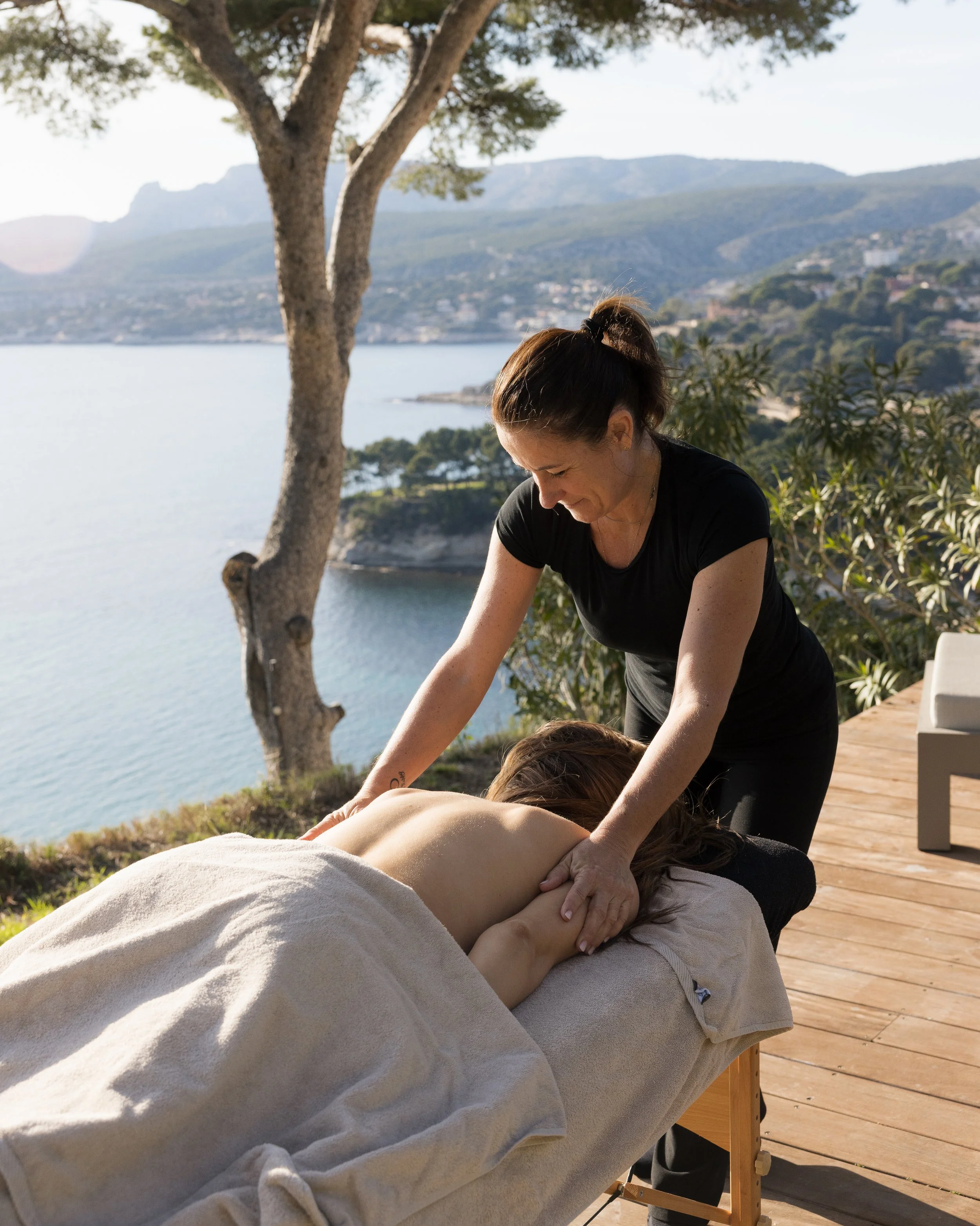 Cassis vacation rentals massage