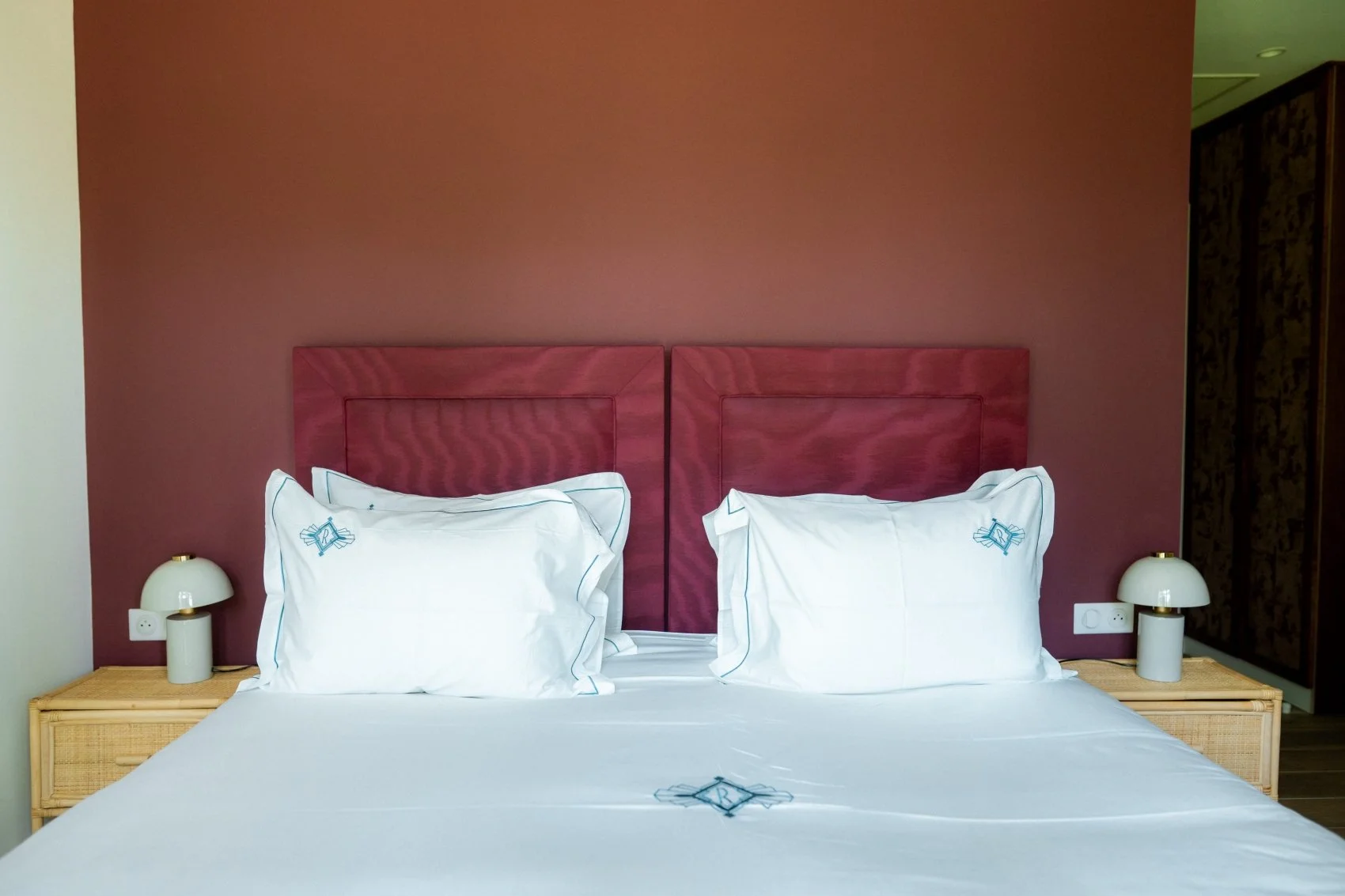 Location-domaine-luxe-cap-azur-chambre (3).jpg