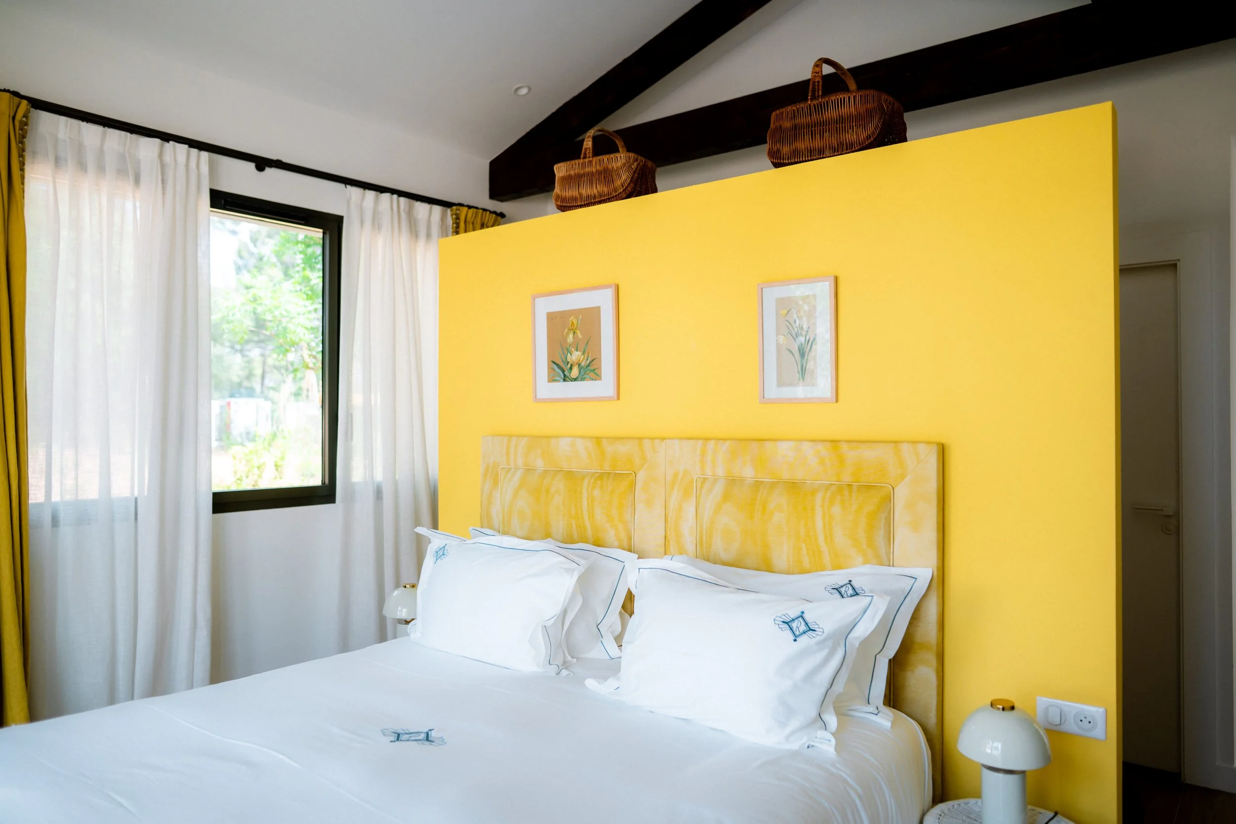 Location-domaine-luxe-cap-azur-chambre (2).jpg