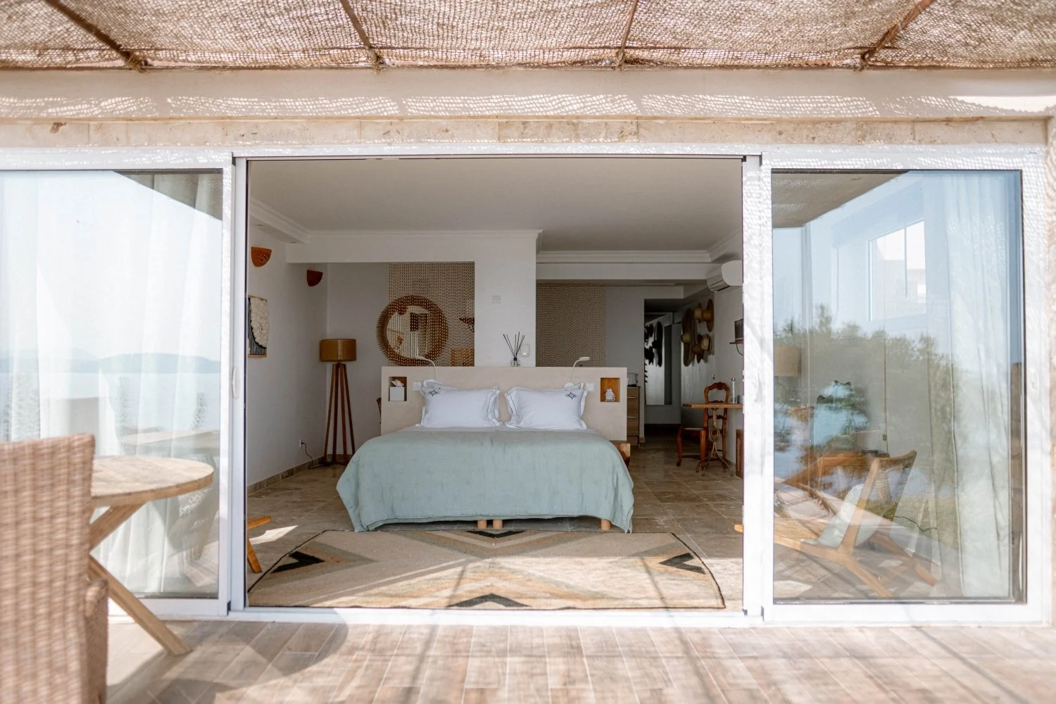 Location-domaine-luxe-cap-azur-chambre (4).jpg