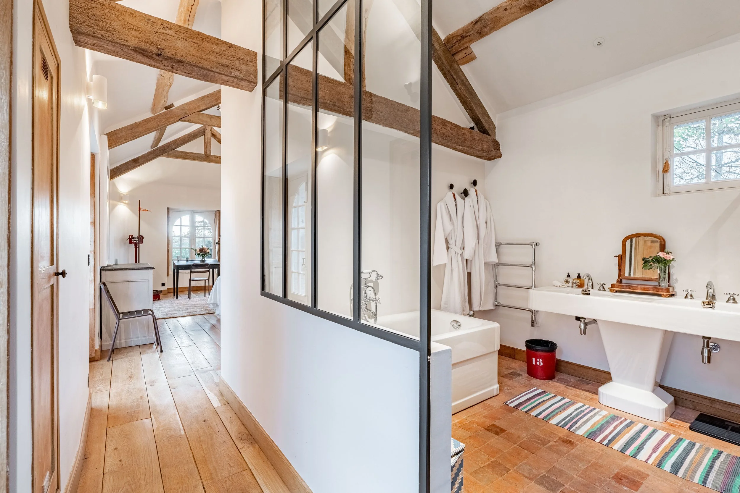 luxury-villa-thoiry-bathroom (1).jpg