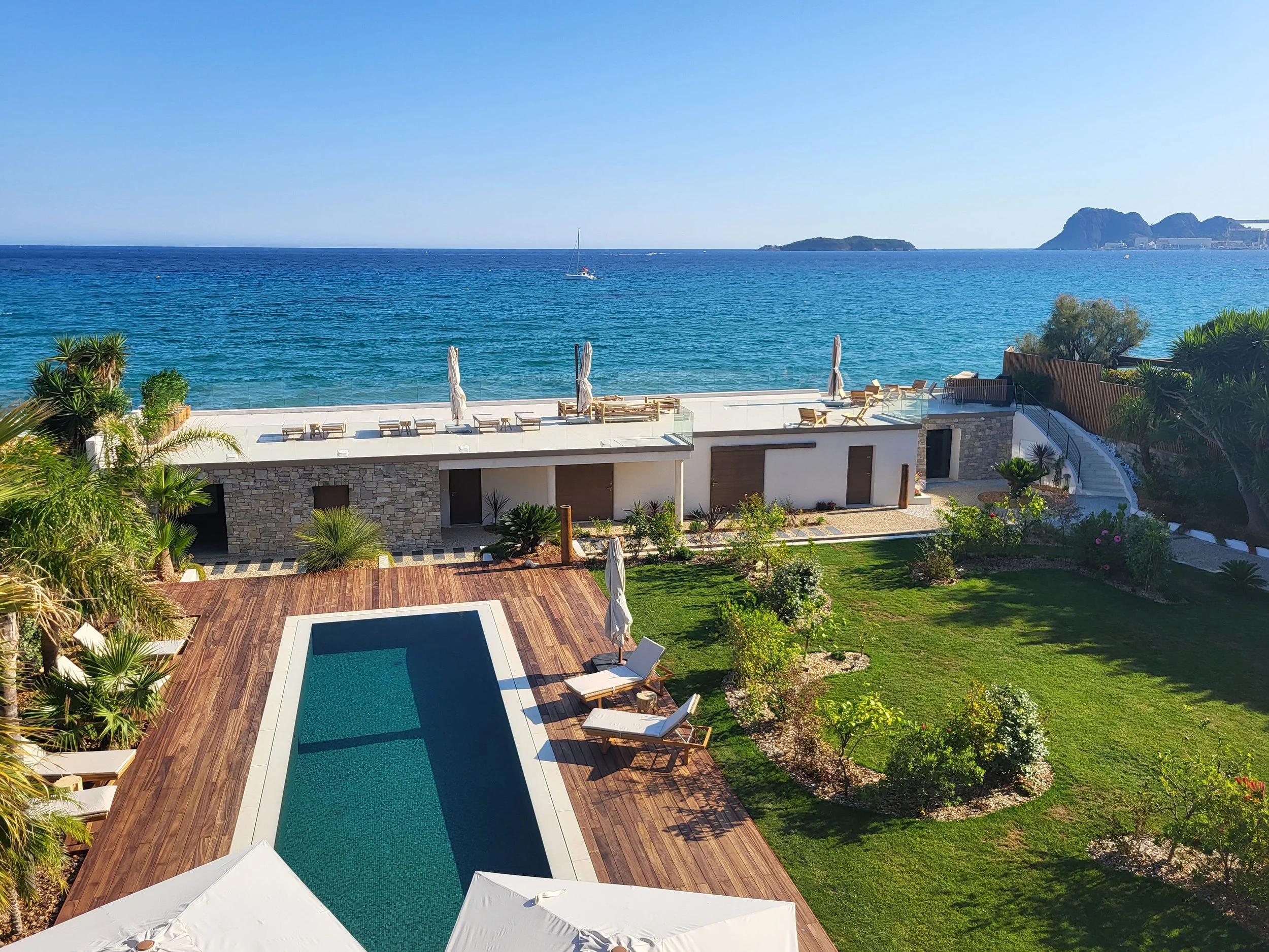 Wedding in La Ciotat rooftop with sea view and outdoor pool