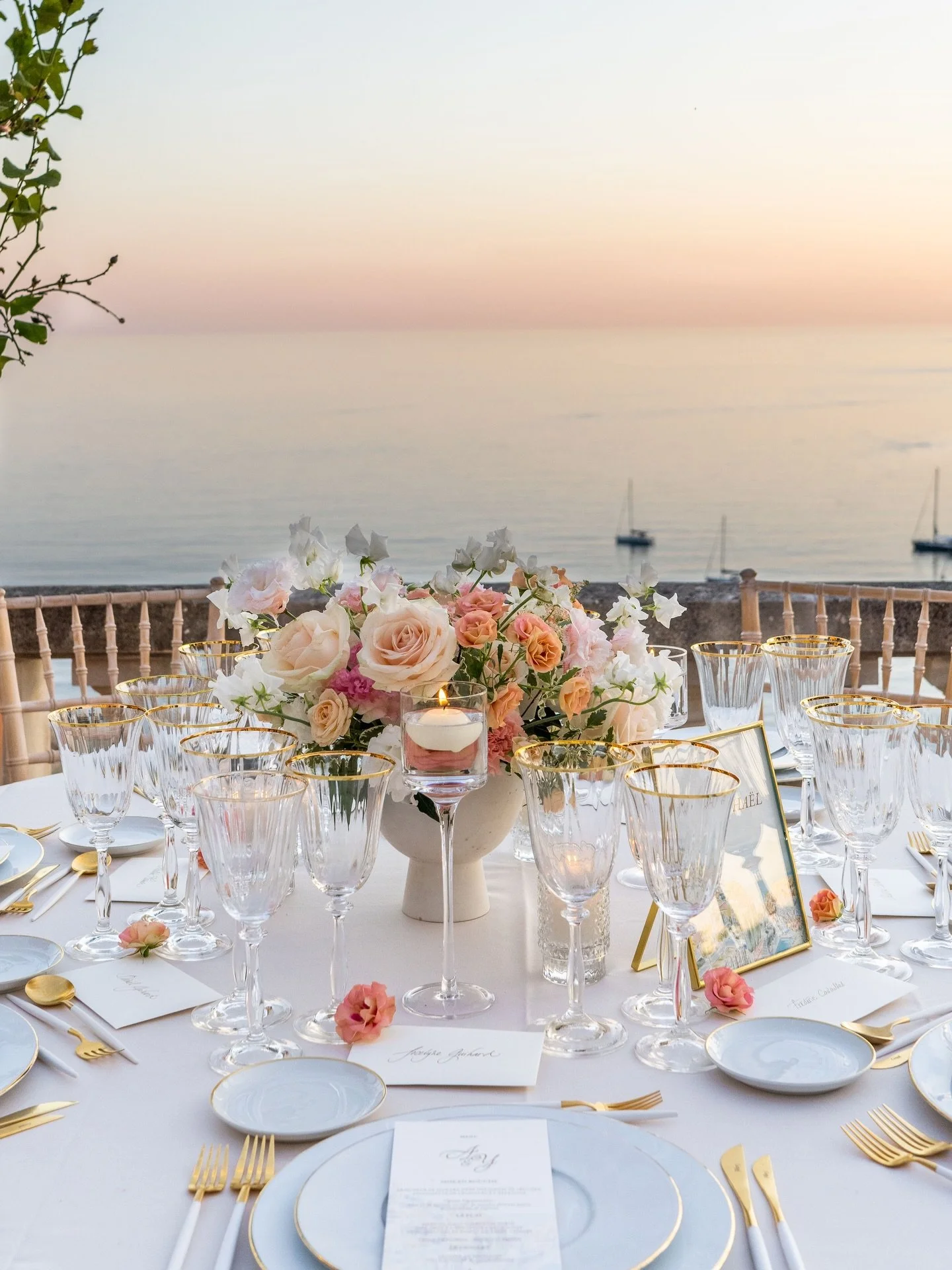 French Riviera | Cassis

A refined seaside venue for an unforgettable wedding 🌊✨

Set in the heart of the Calanques National Park, this 60-hectare estate offers panoramic Mediterranean views and a rare waterfront setting. The 600 m&sup2; villa featu