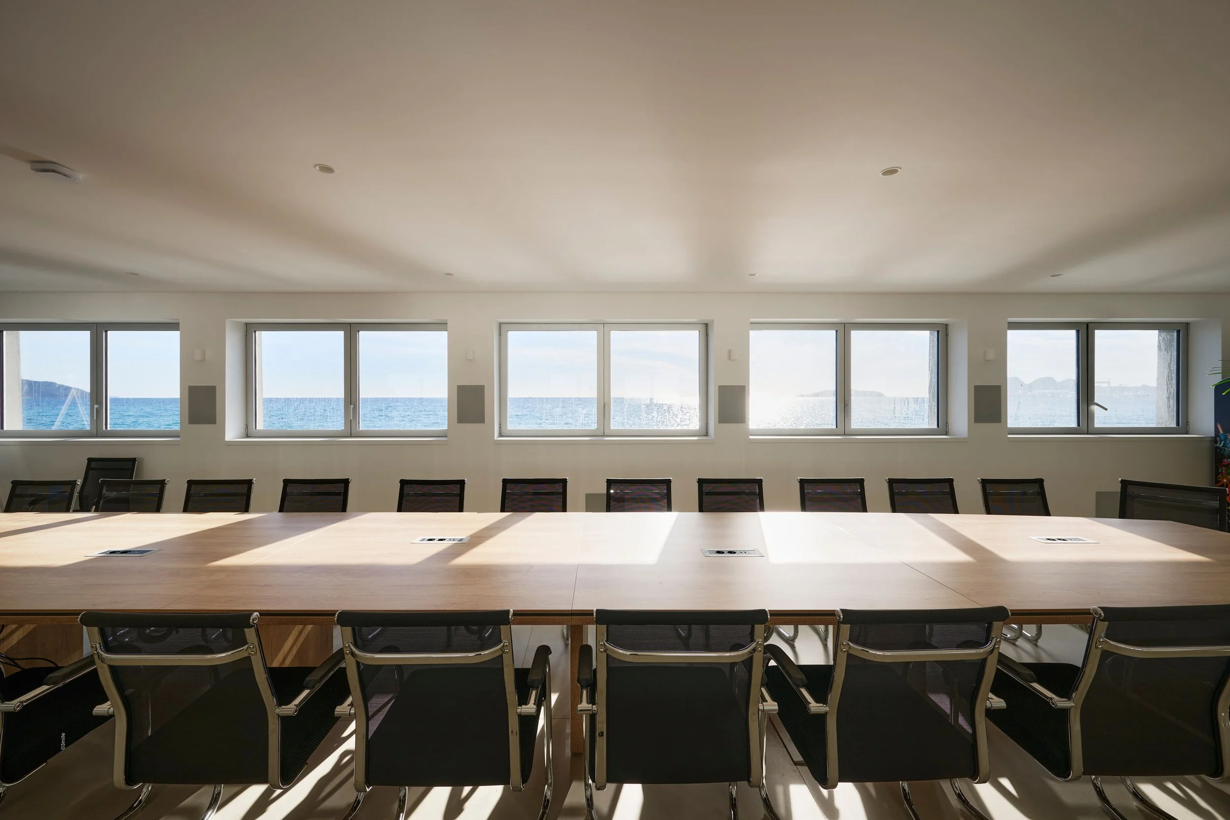 Villa-luxe-la-ciotat-salle-de-reunion (4).jpg