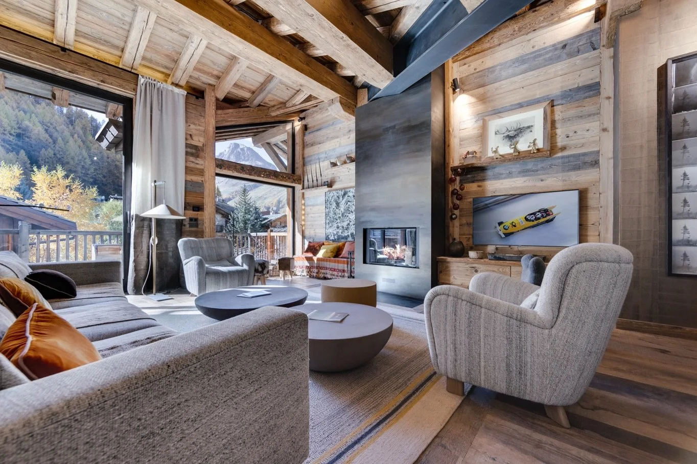 Alpes | Val D&rsquo;Is&egrave;re Alaska 

Between village and slopes, an exceptional chalet ❄️

Located in the heart of Val d&rsquo;Is&egrave;re, just steps from the village center and with immediate access to the slopes, this exceptional chalet enjo