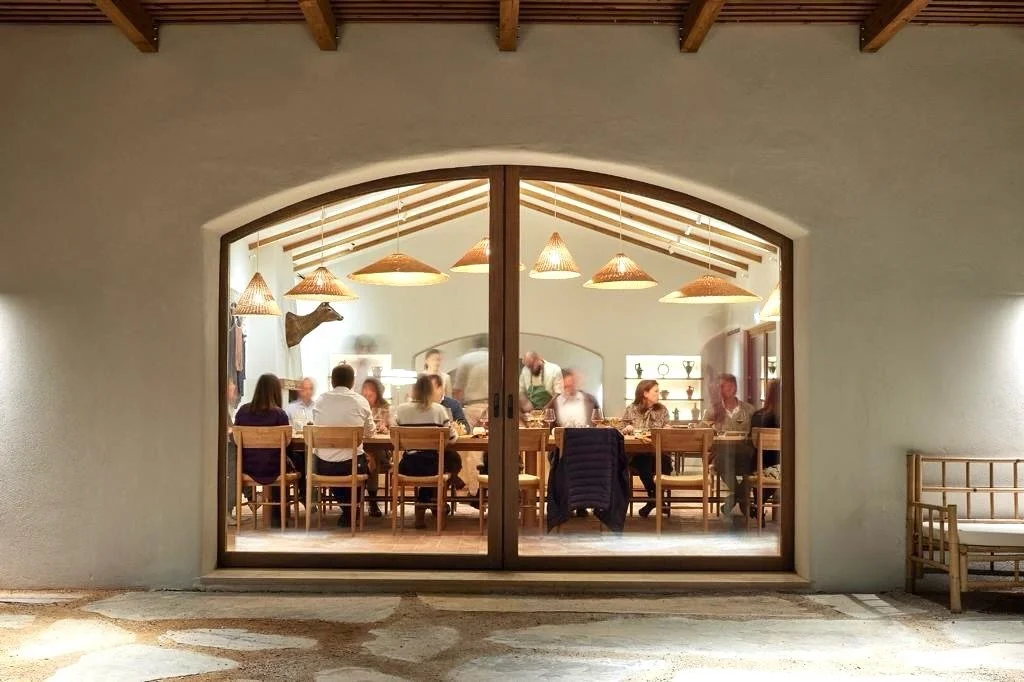 Portugal | Alqueva

A table curated by a Michelin-starred chef 🍽️

Discover our exceptional property in Portugal, where nature, tranquility, and privacy come together. Owned by a Michelin-starred chef, the house is offered on a full-board basis: the