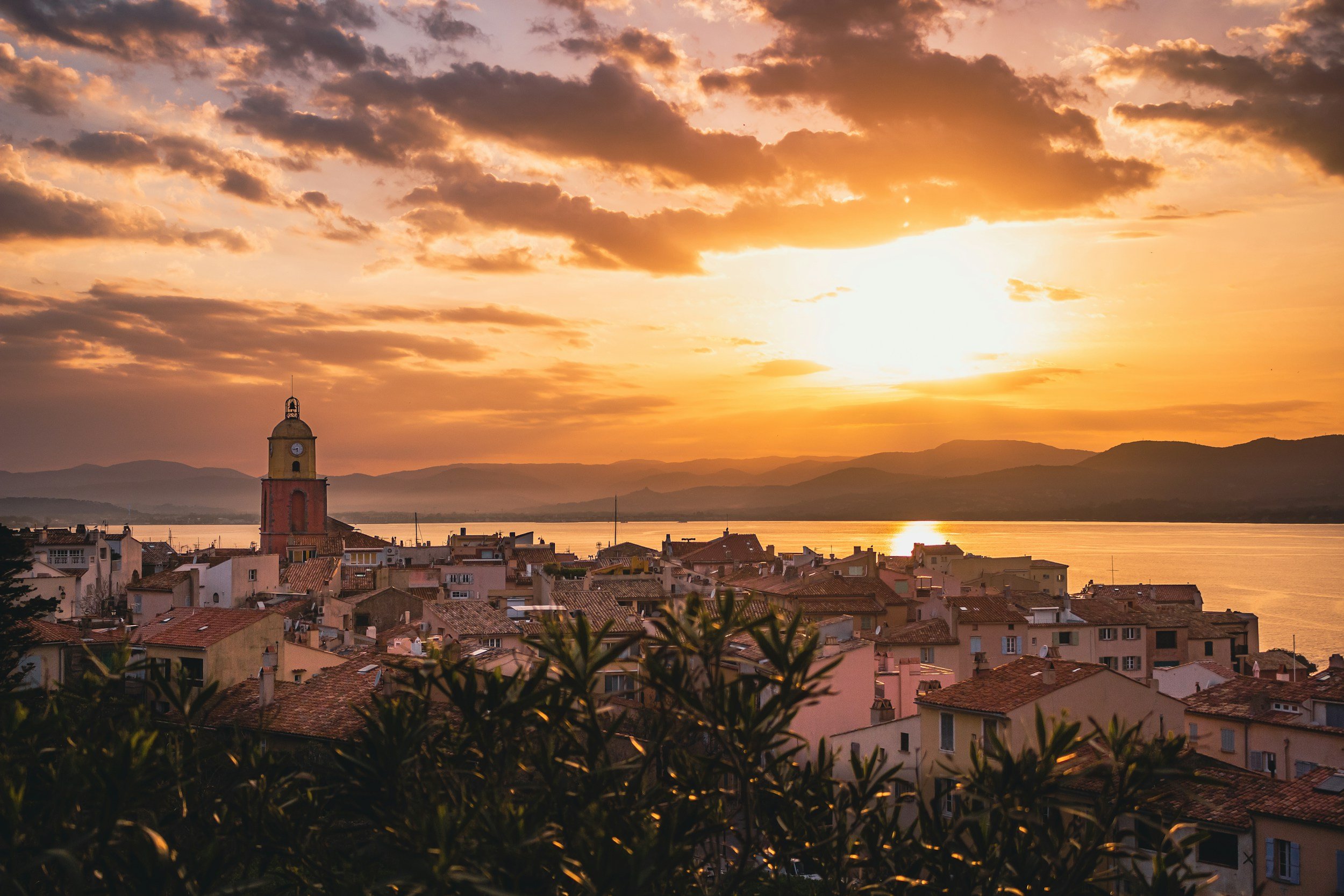 saint-tropez  the complete guide village