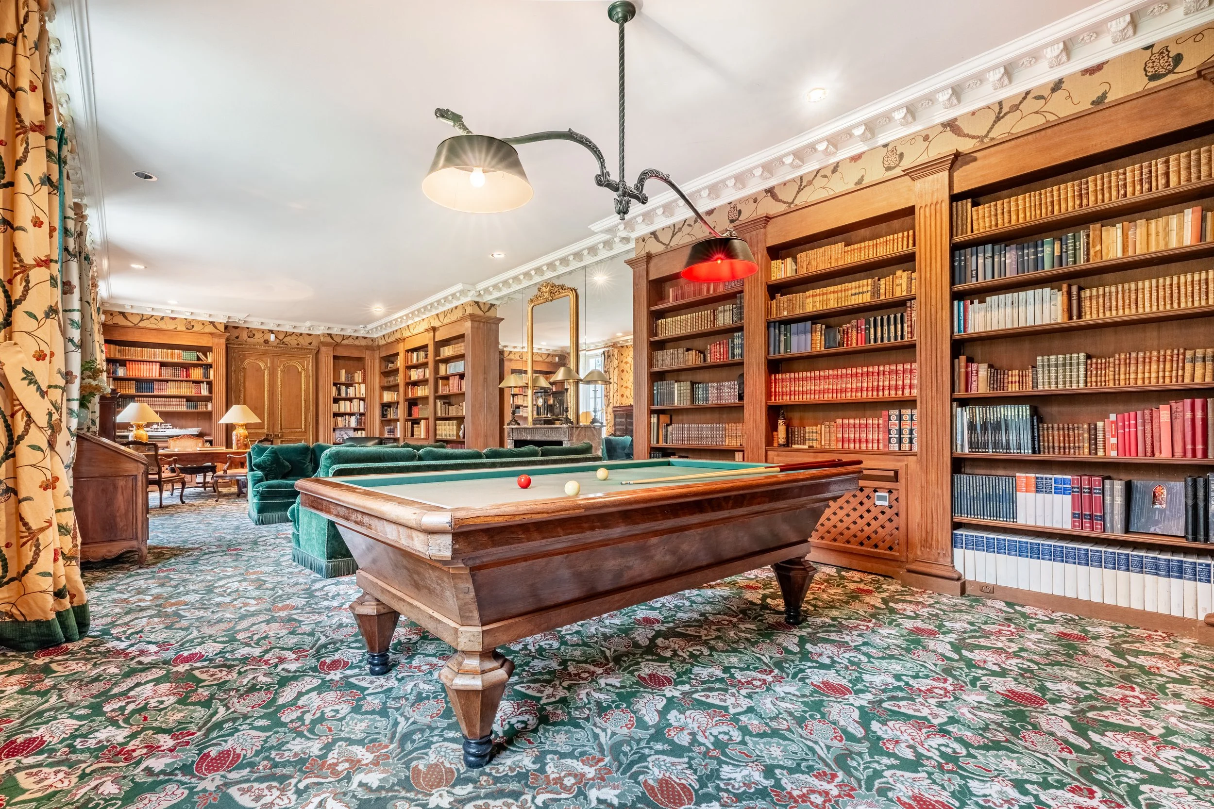 seminar in a castle billard room