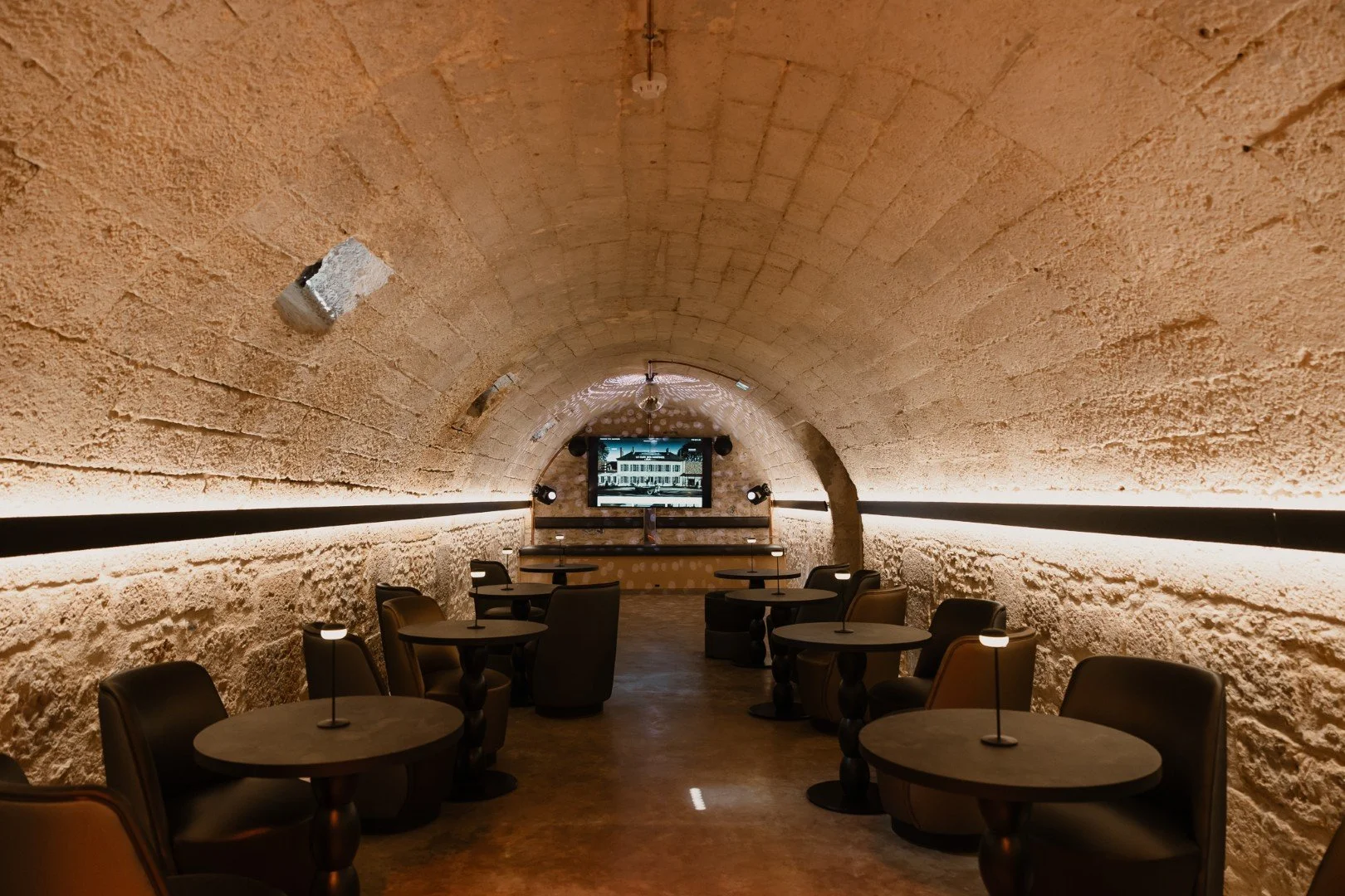 wedding in vexin night bar