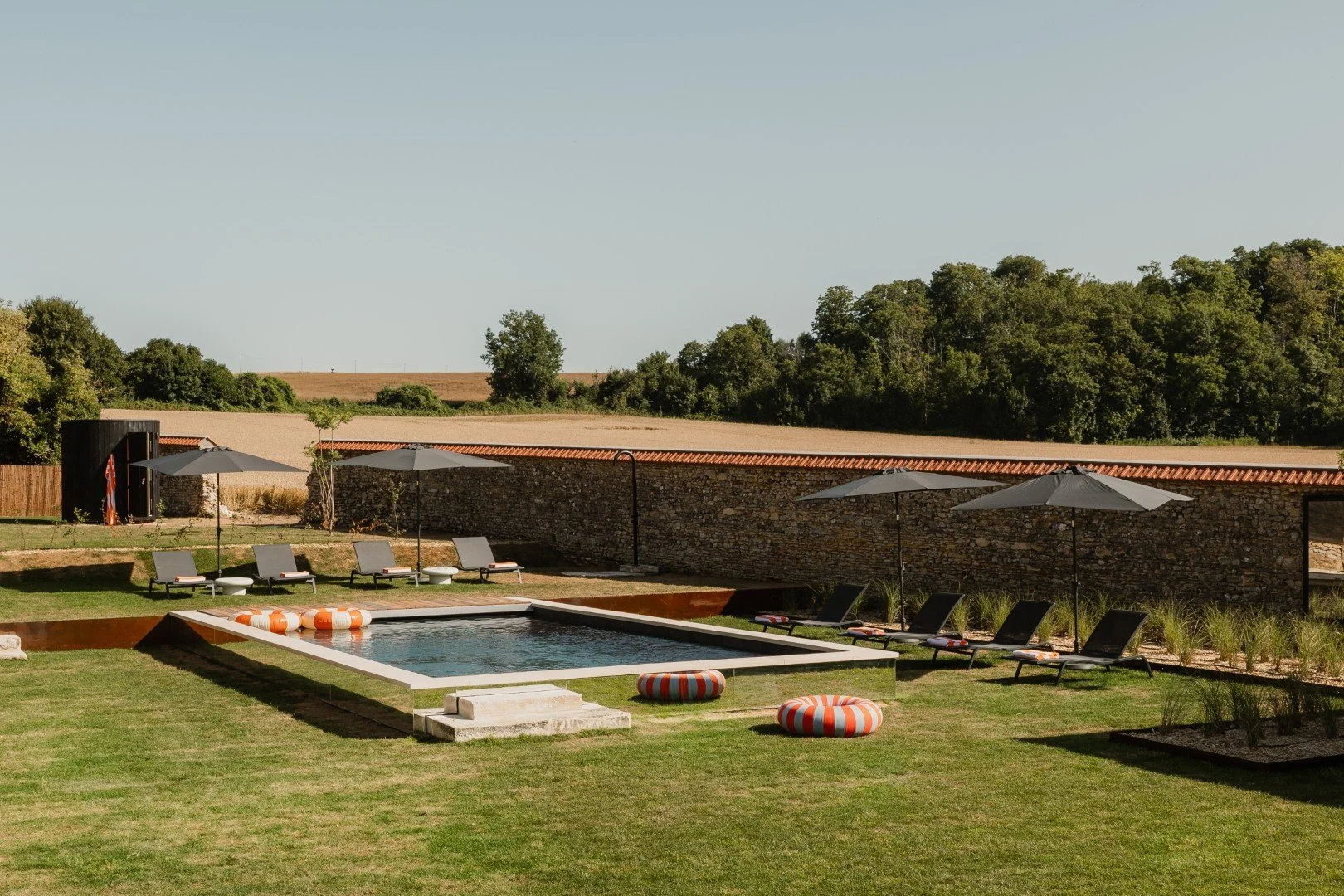 wedding in vexin outdoor pool