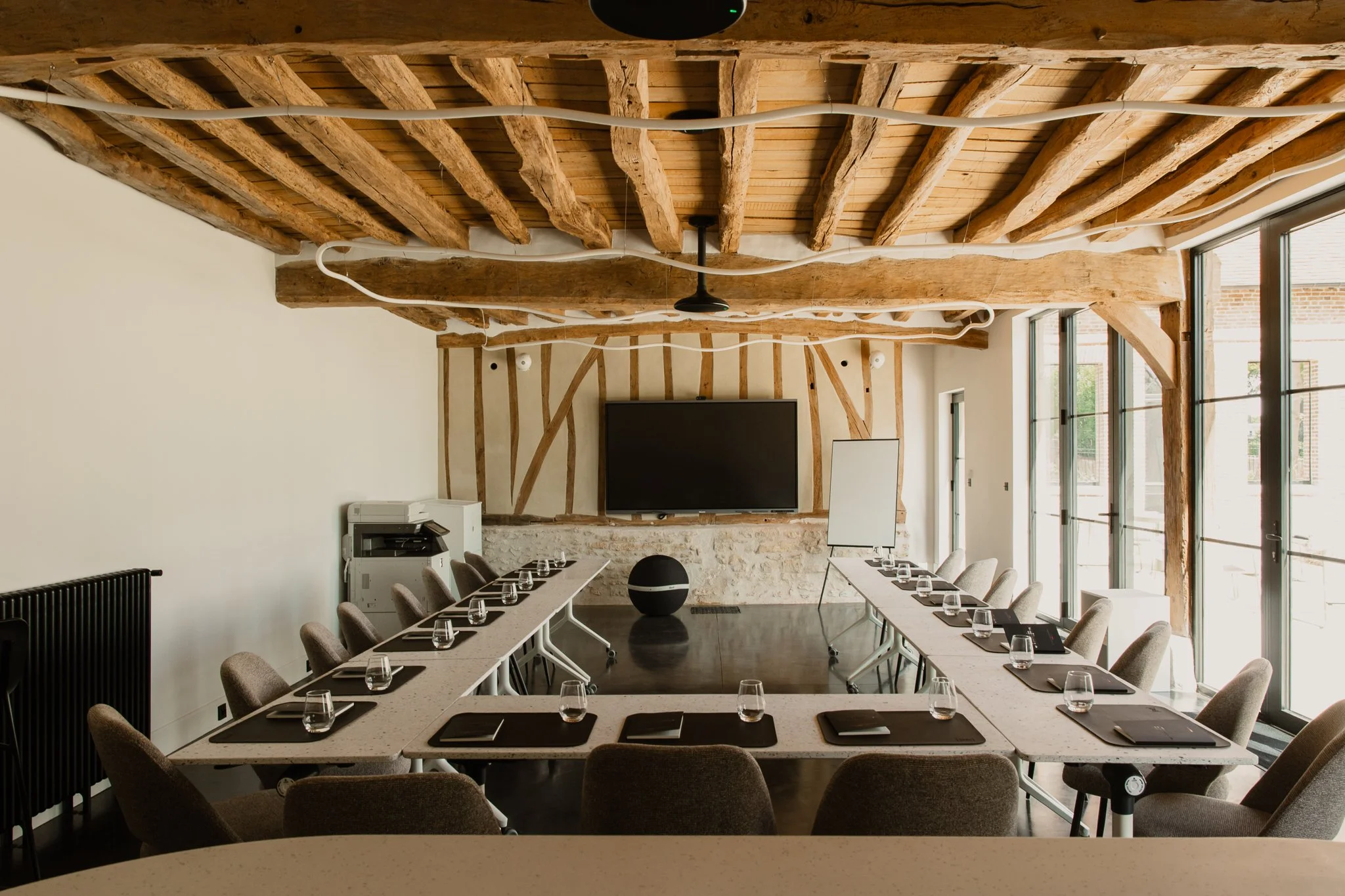 corporate retreat near Paris meeting room