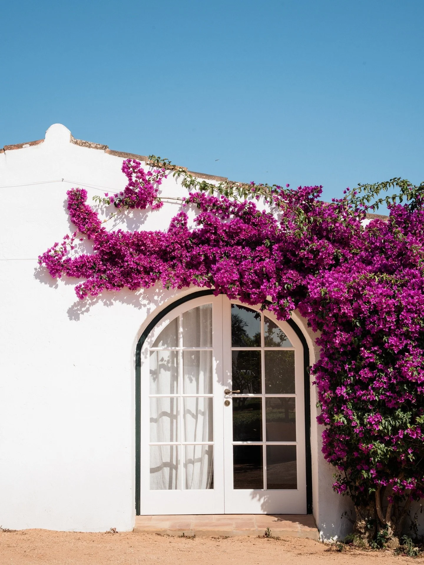 Spain | Menorca Hacienda

A historic finca surrounded by nature 🌿

Dating back to the 18th century, this exceptional finca sits on a vast 108-hectare estate and features a rare central tower. The property includes a main house with six bedrooms and 