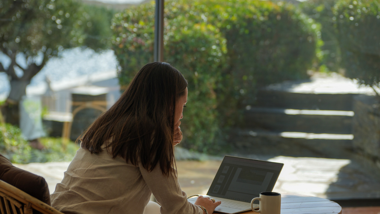 Workation: Working Differently Between Productivity and Disconnection