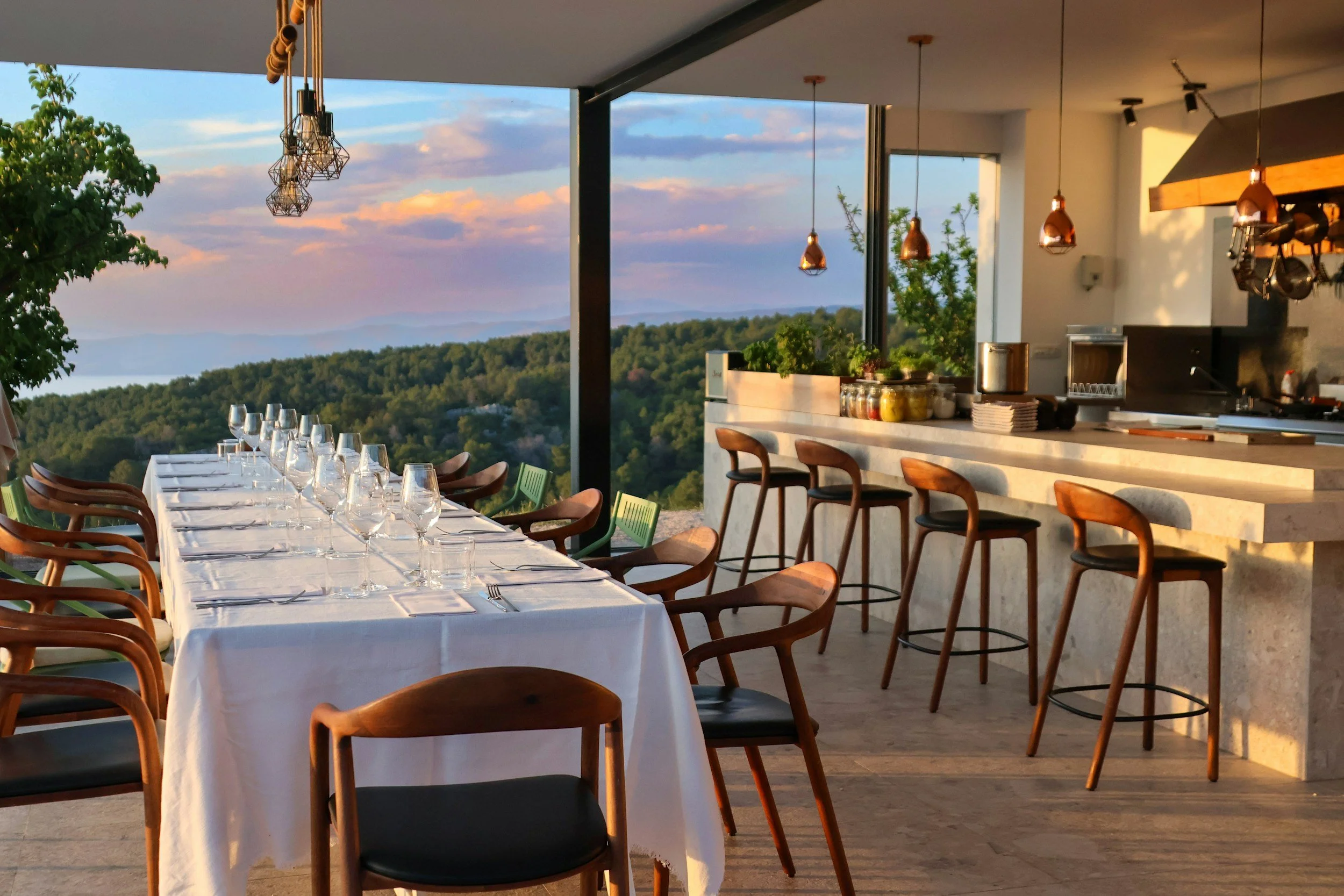 luxury villa rentals in Saint Tropez restaurant