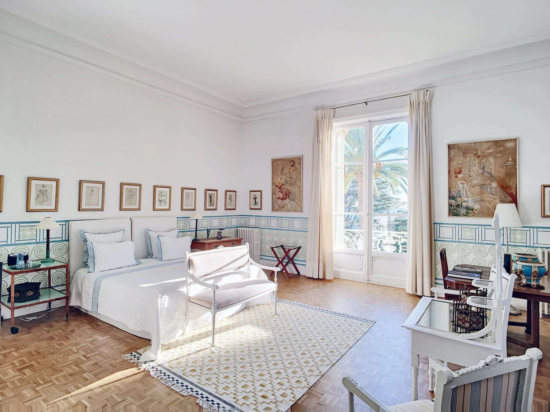 mansion in France bedroom