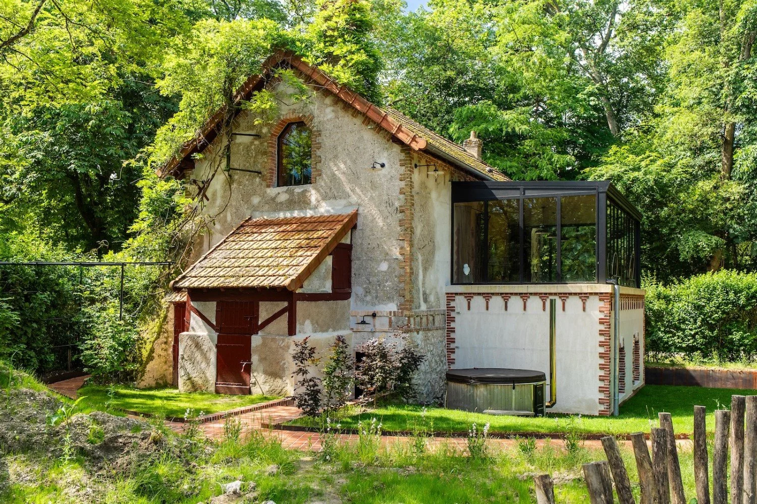 mansion in France garden