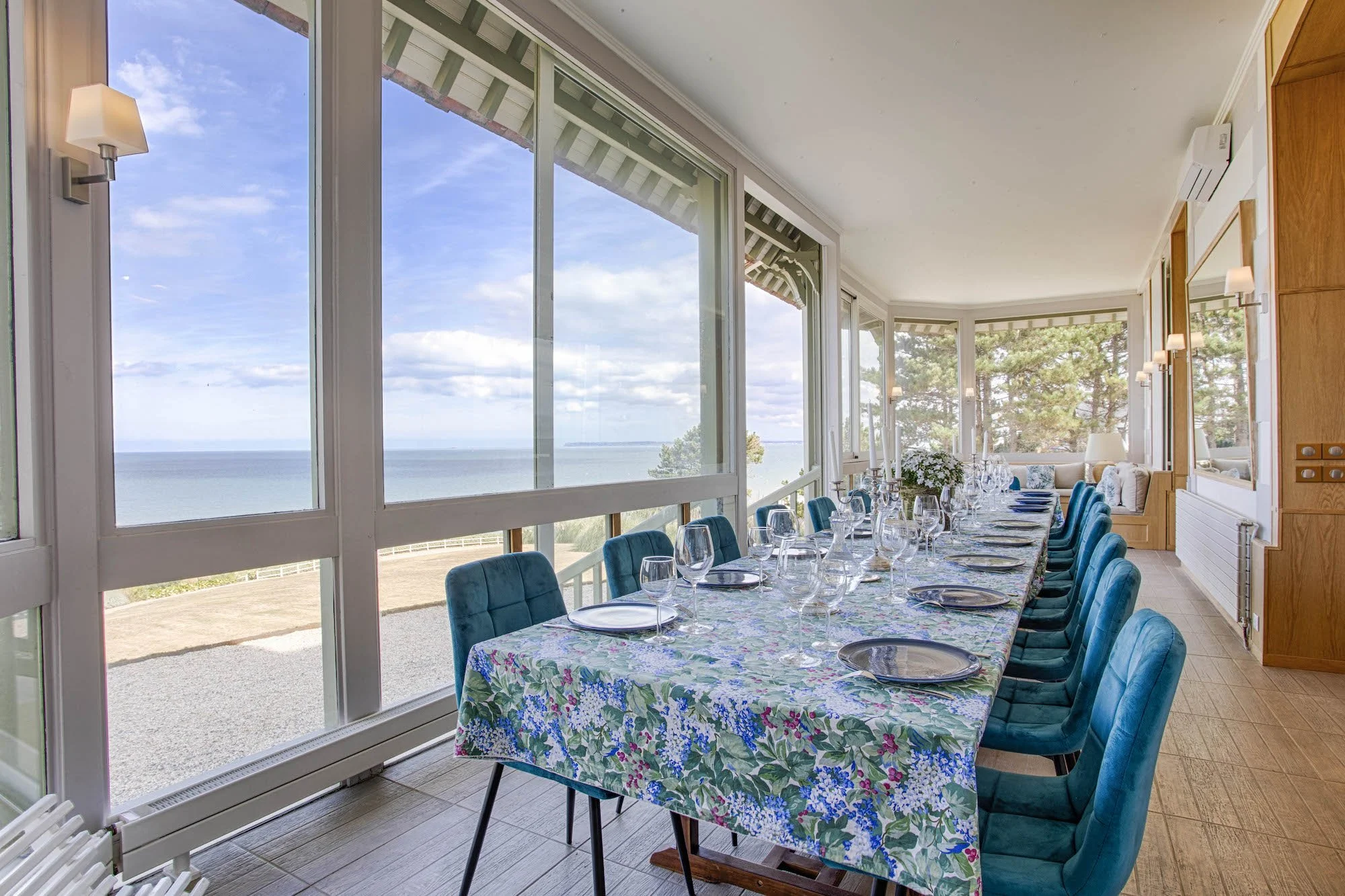 mansion in France dining room
