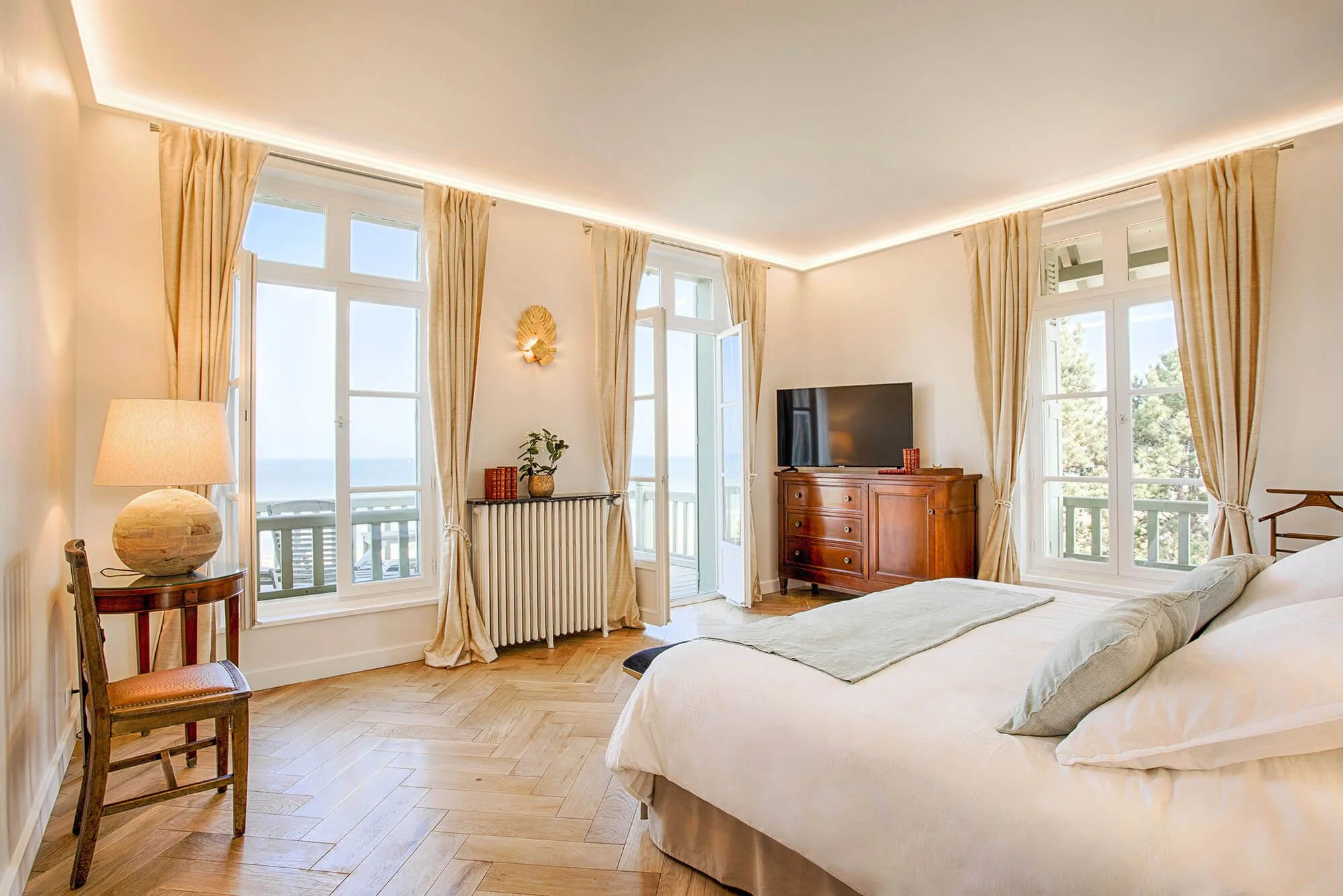 mansion in France bedroom