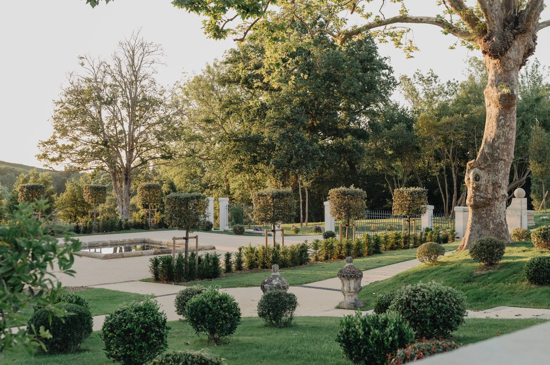 mansion in France garden 