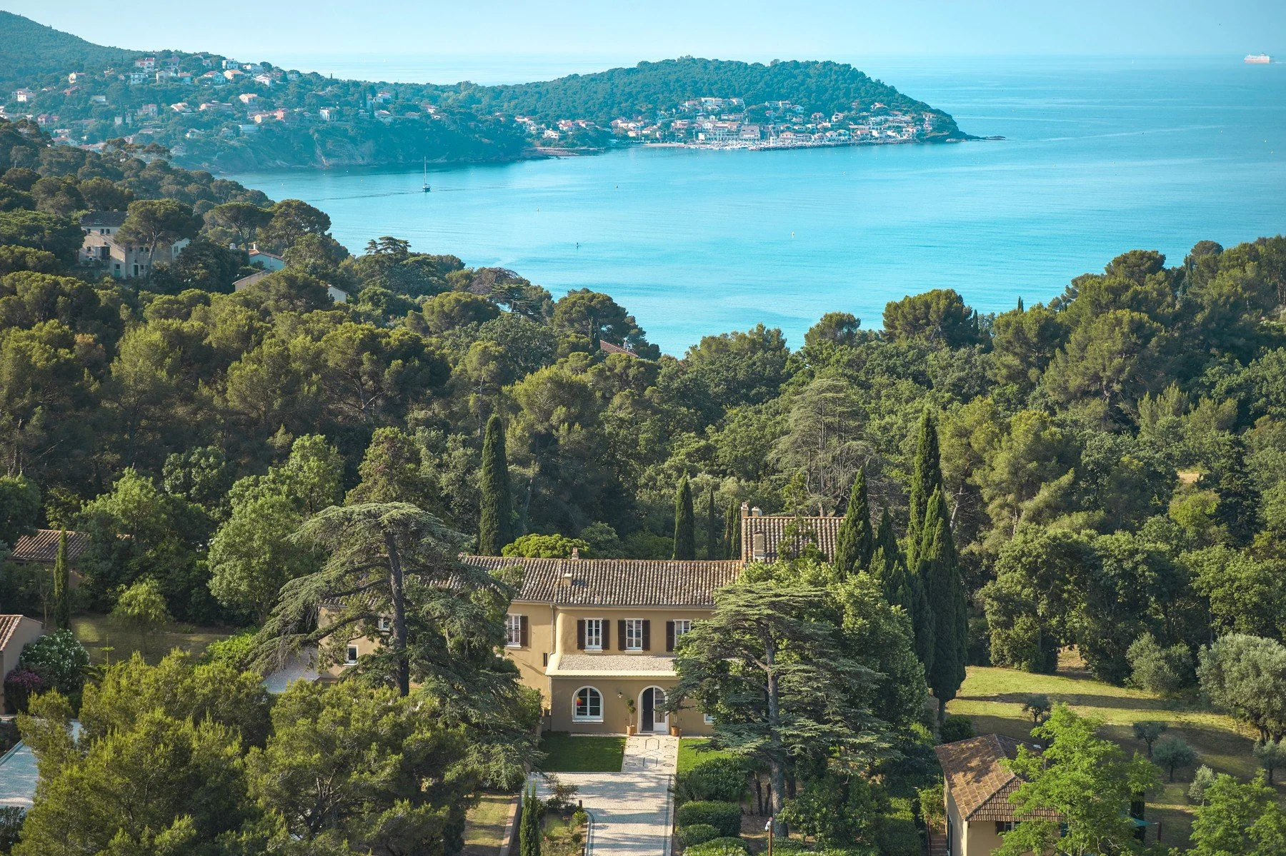 Mediterranean Corporate retreat luxury house