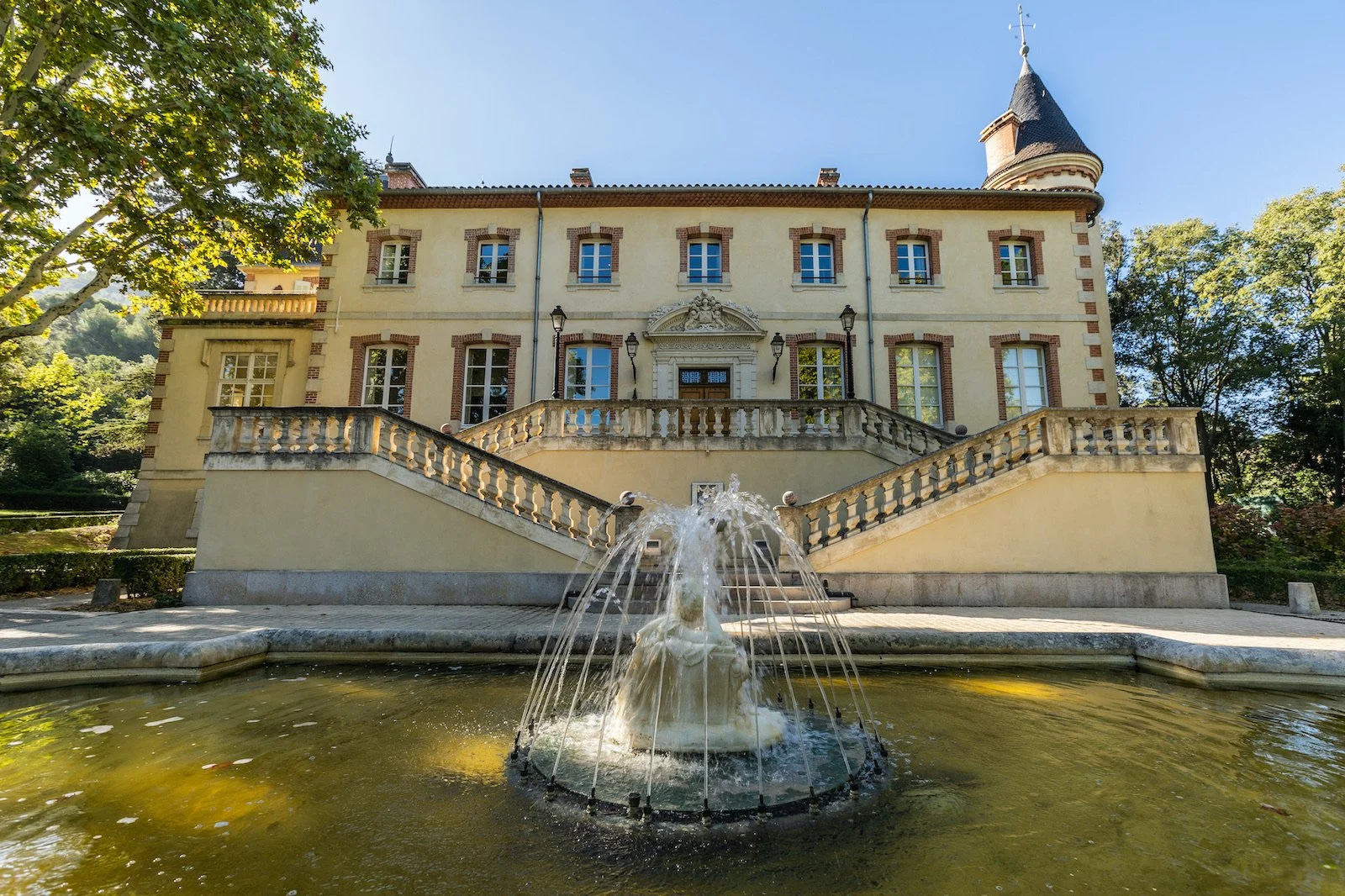 Mediterranean corporate retreat luxury house 