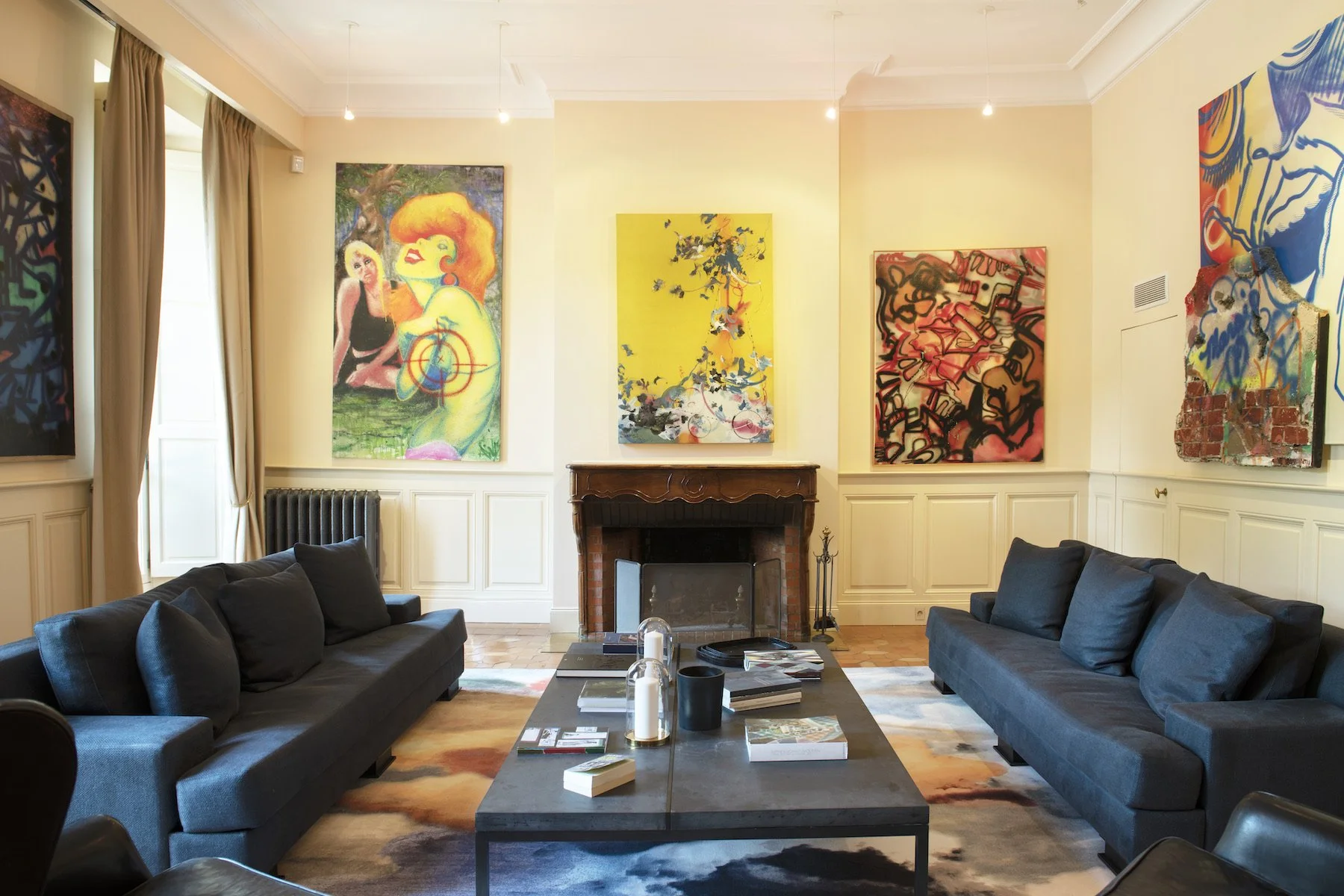 Mediterranean corporate retreat living room