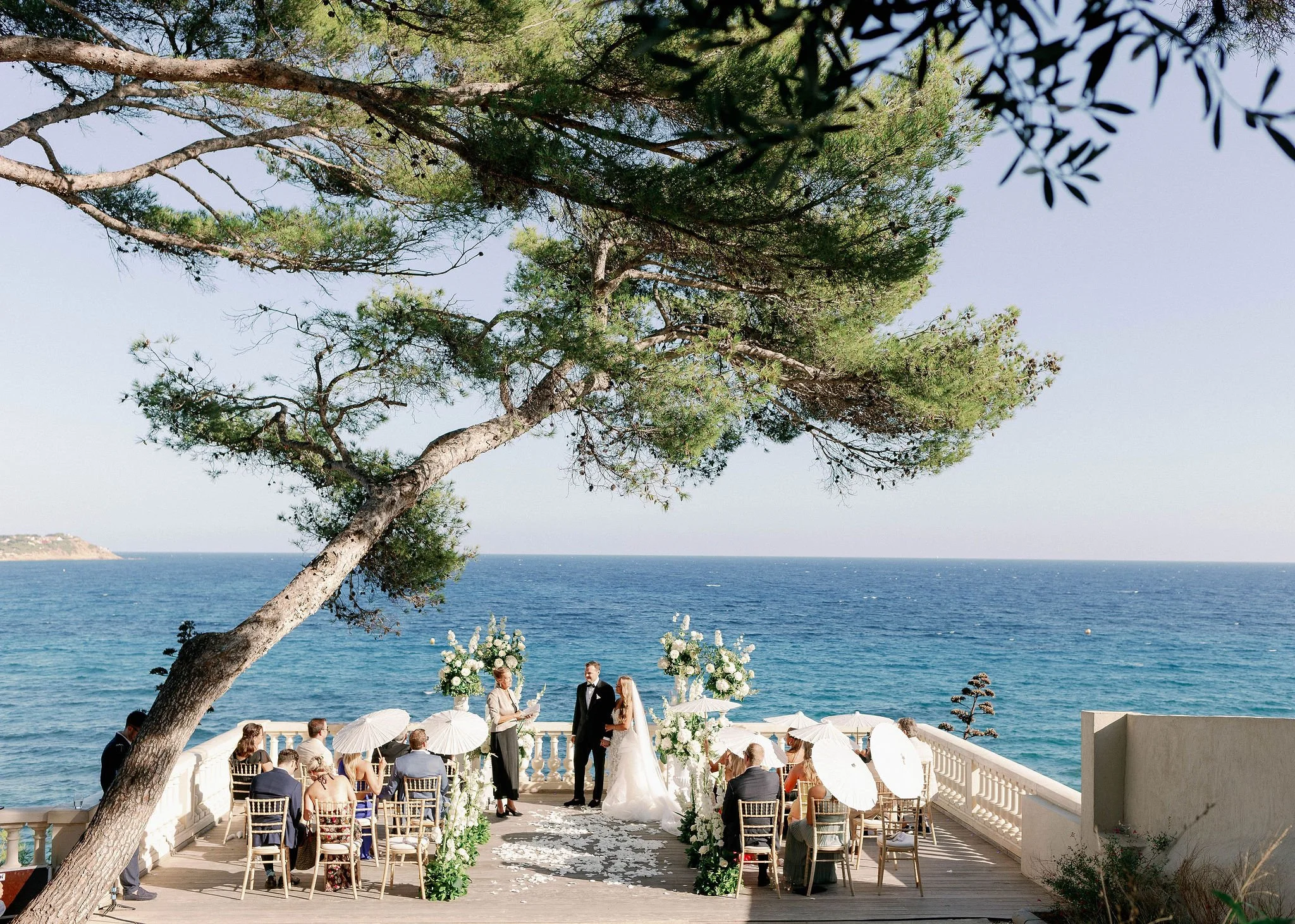 micro wedding in france terrace with sea view ​