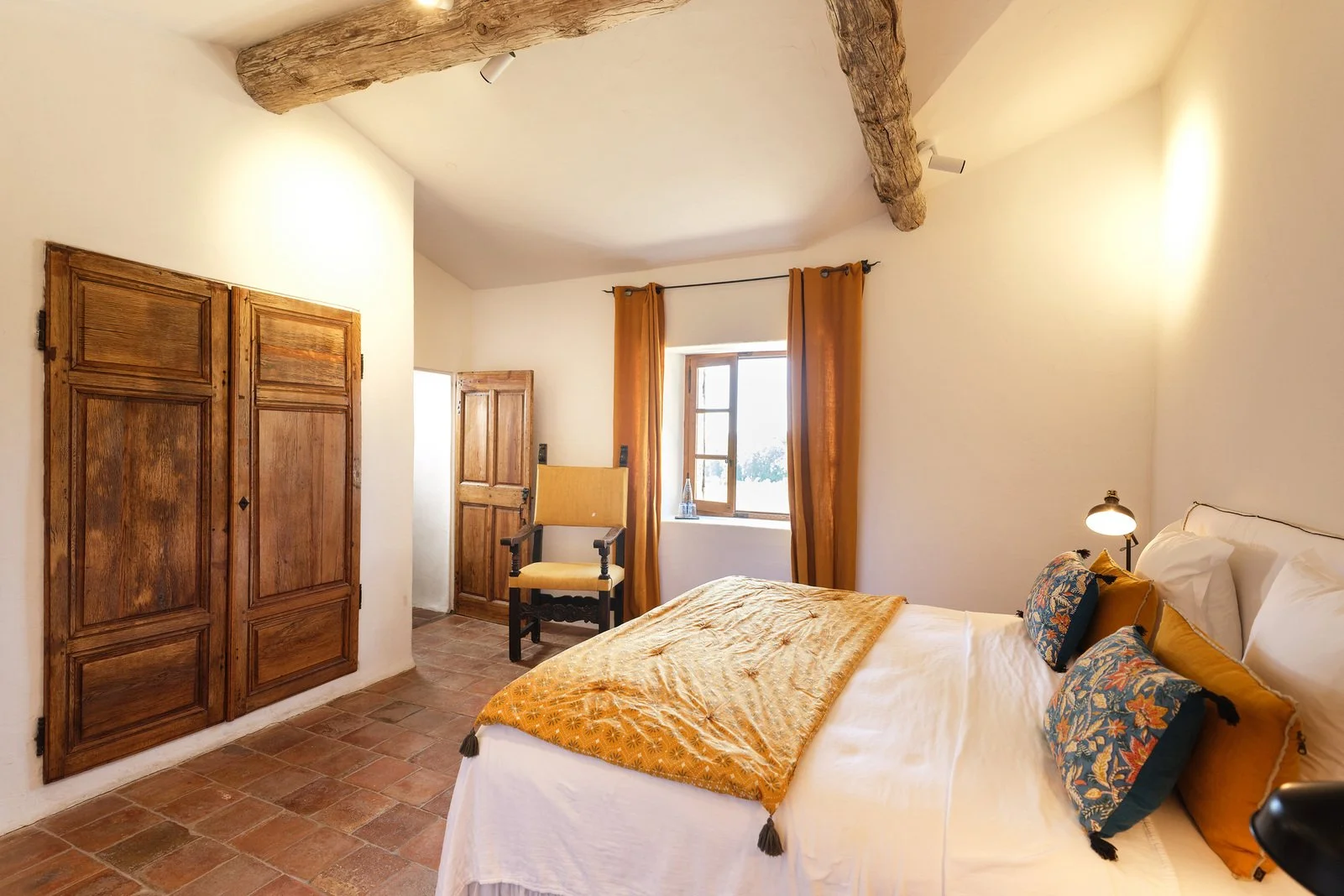 Corporate retreat Luberon bedroom