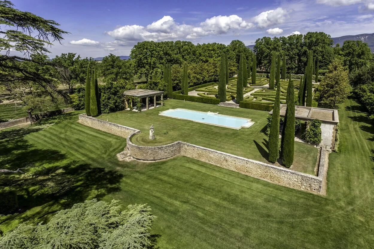 Luxury wedding in Luberon