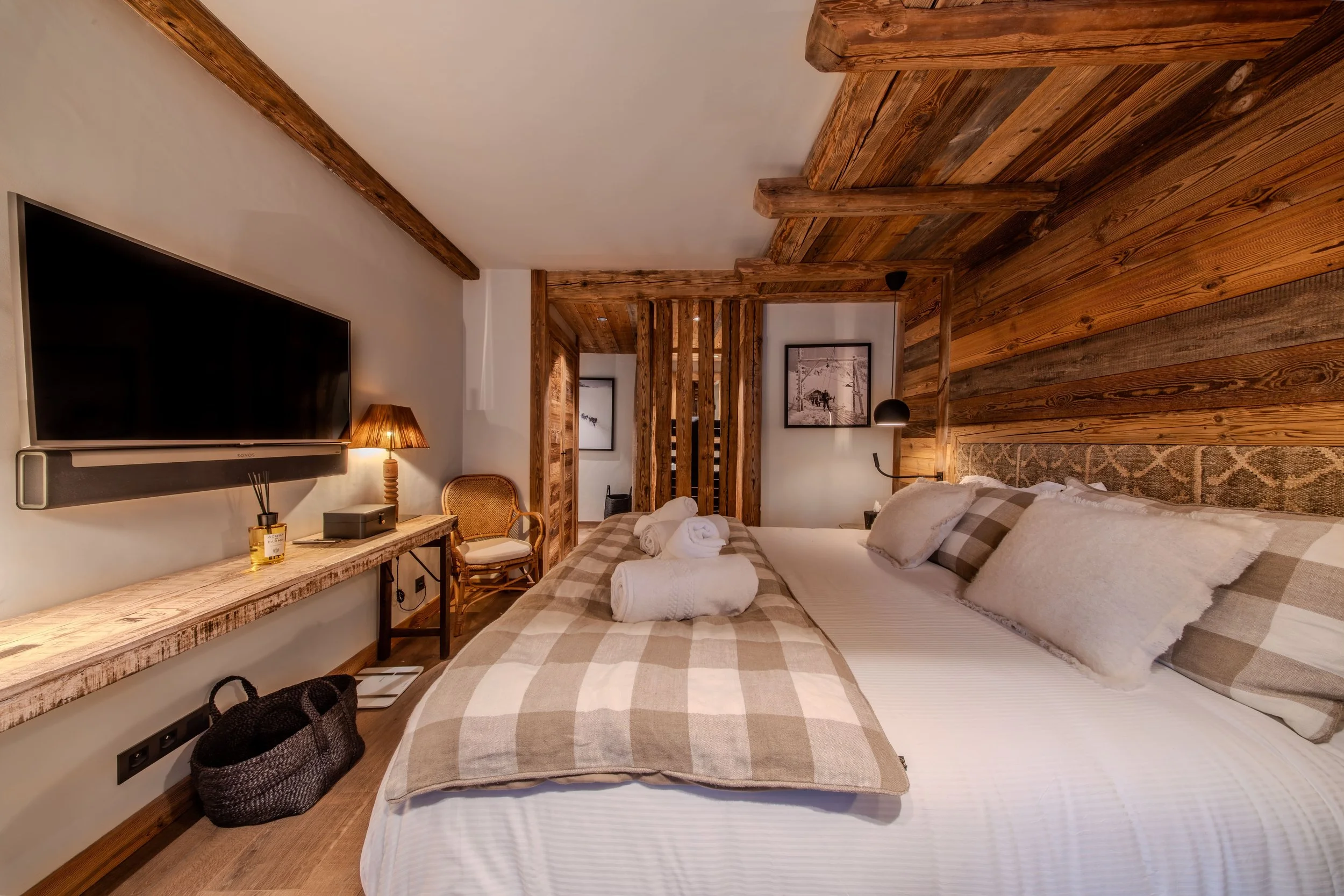 val d'isère village bedroom