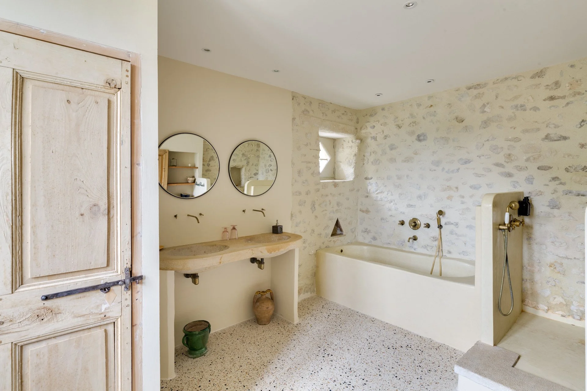 eygalières bathroom