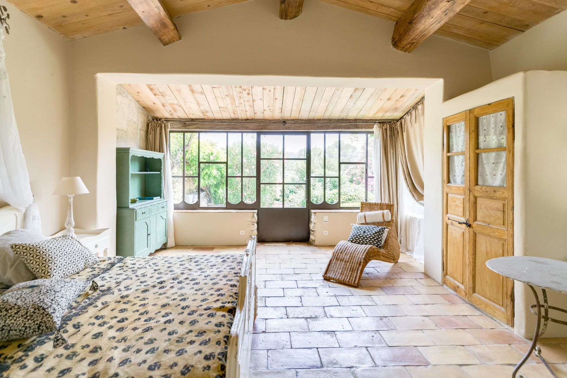 eygalières bedroom