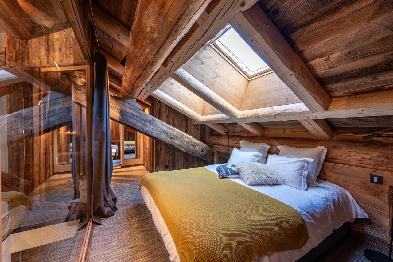 best luxury ski chalet to rent in La Clusaz bedroom