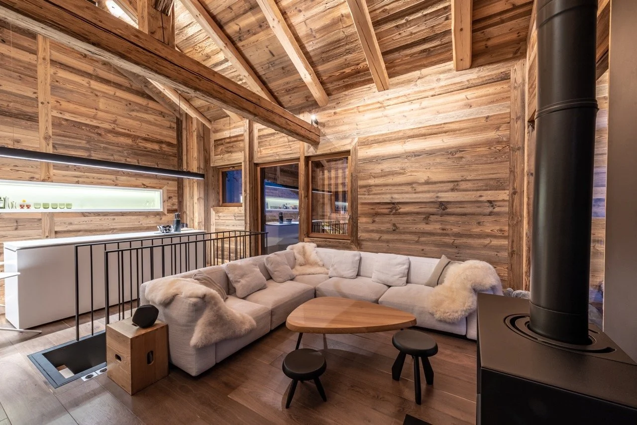 best luxury ski chalet to rent in La Clusaz lounge area