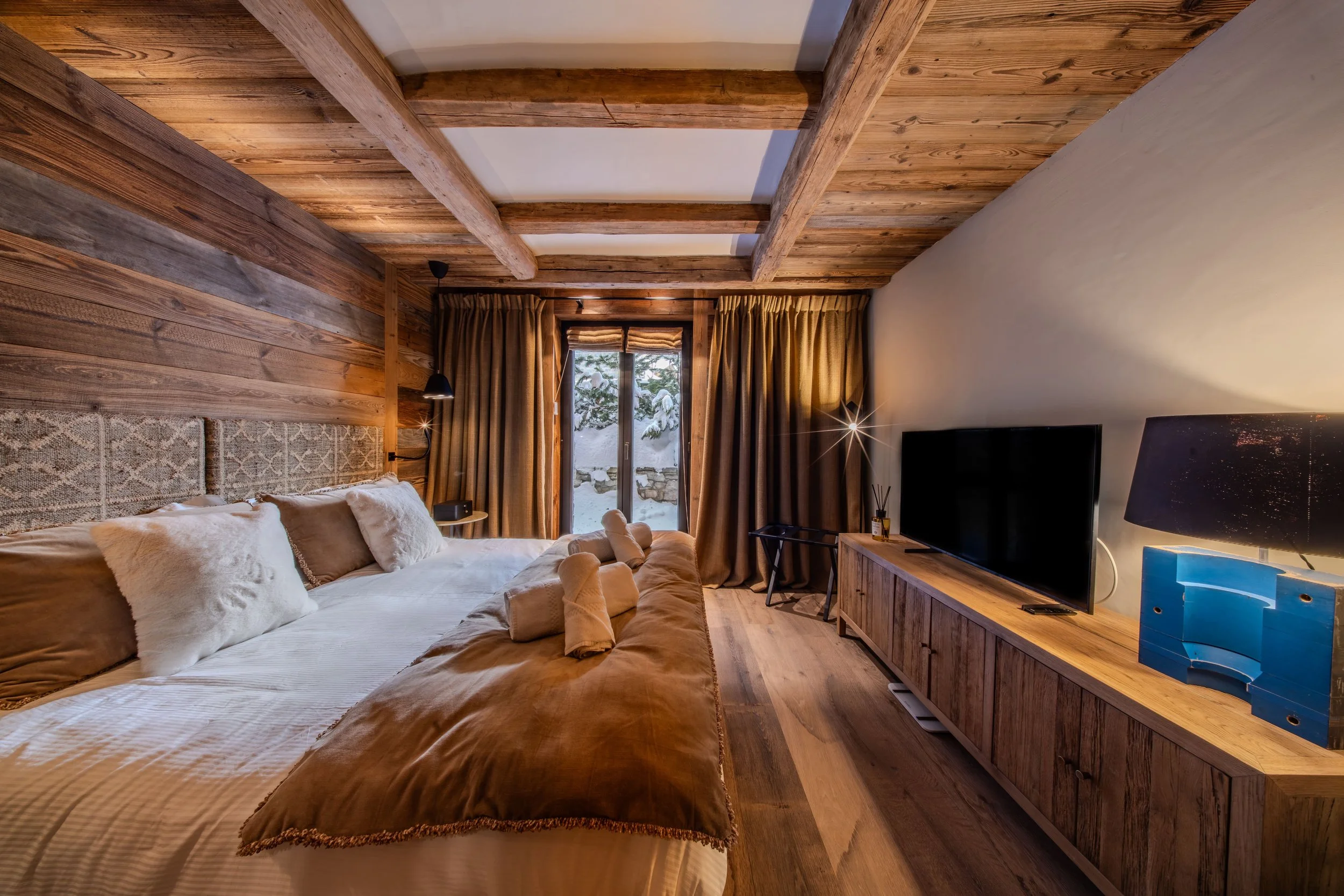 best luxury ski chalet to rent in Val d'Isère bedroom