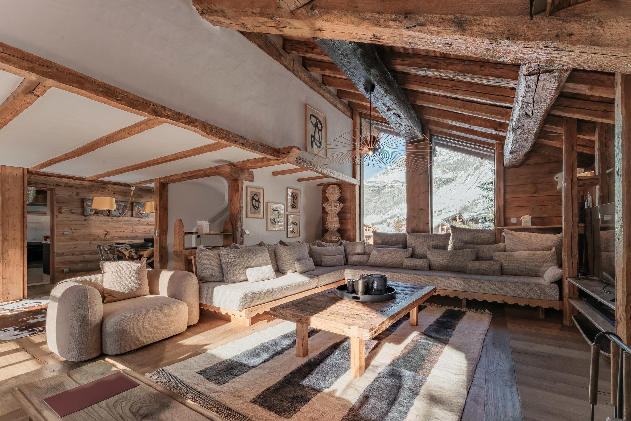 best luxury ski chalets to rent in Val d'Isère living room