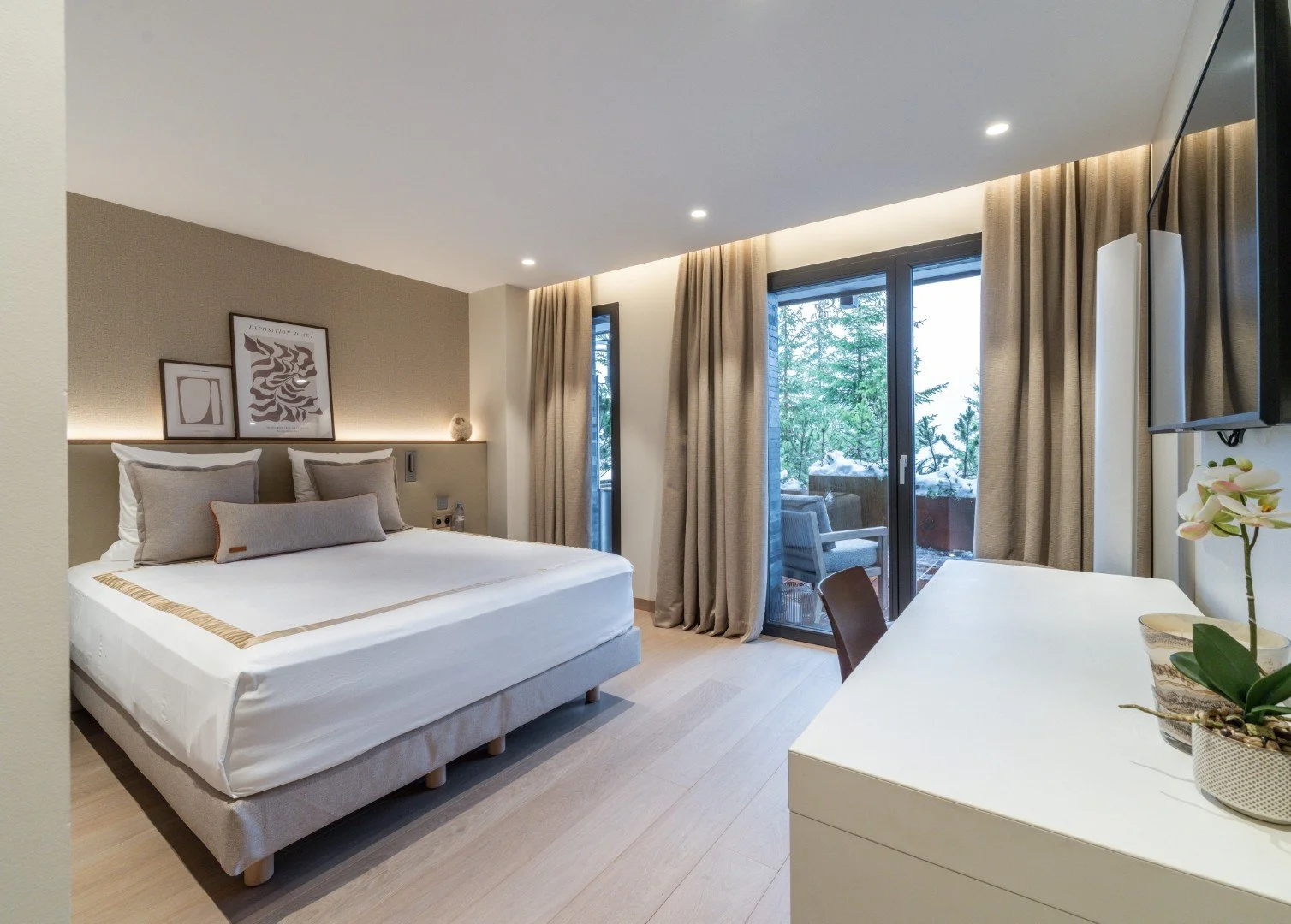 best luxury ski chalet to rent in Courchevel bedroom