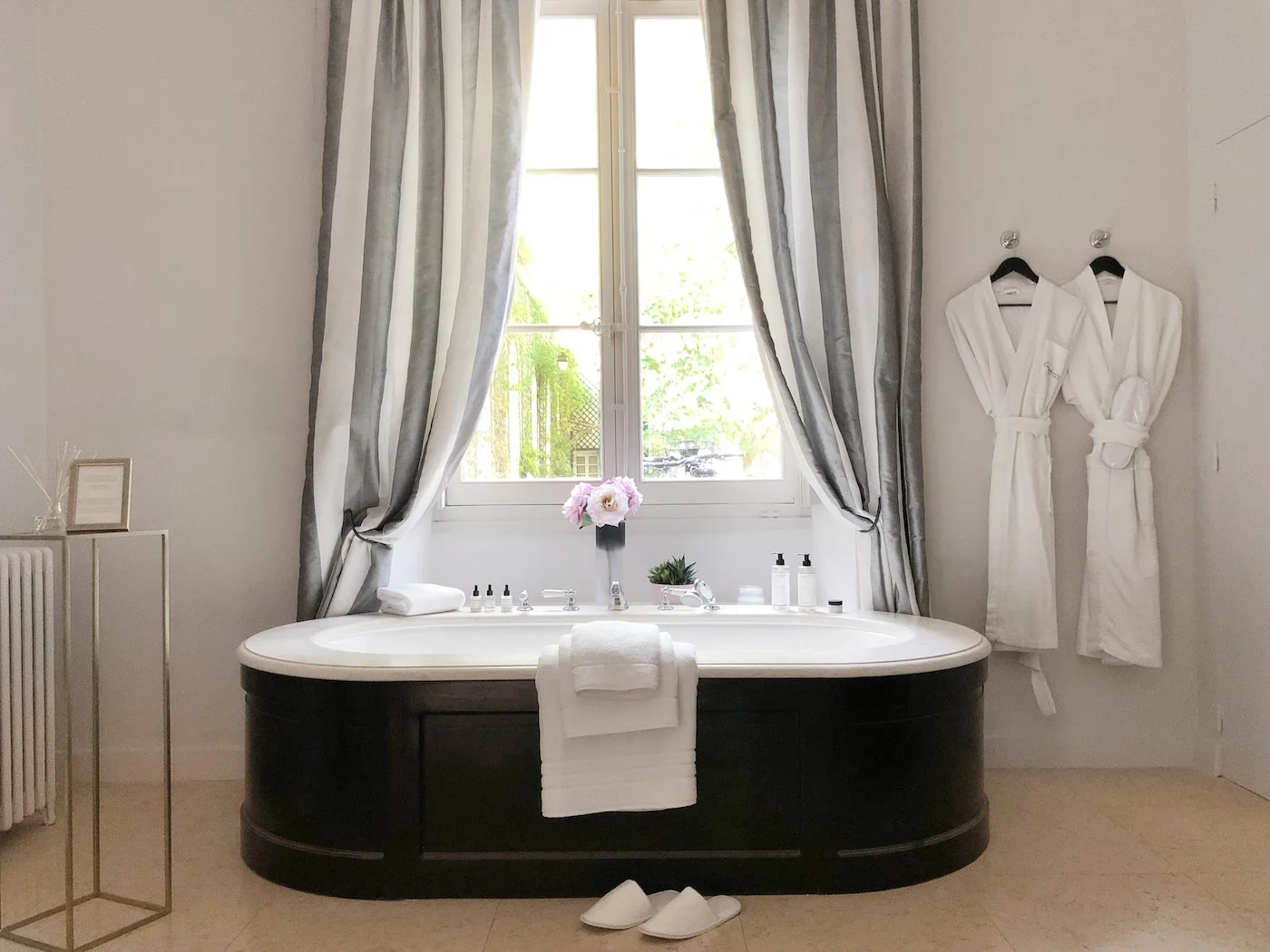 castle to rent in Europe bathroom
