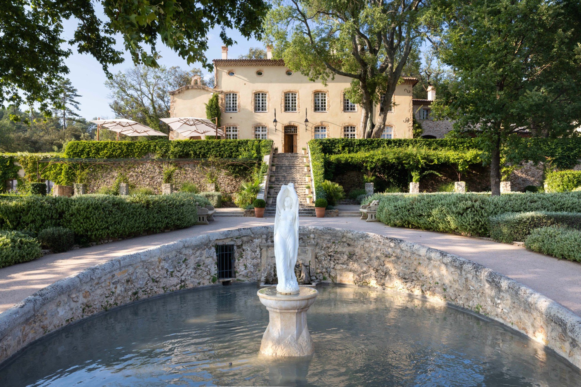 castle to rent in Europe with garden