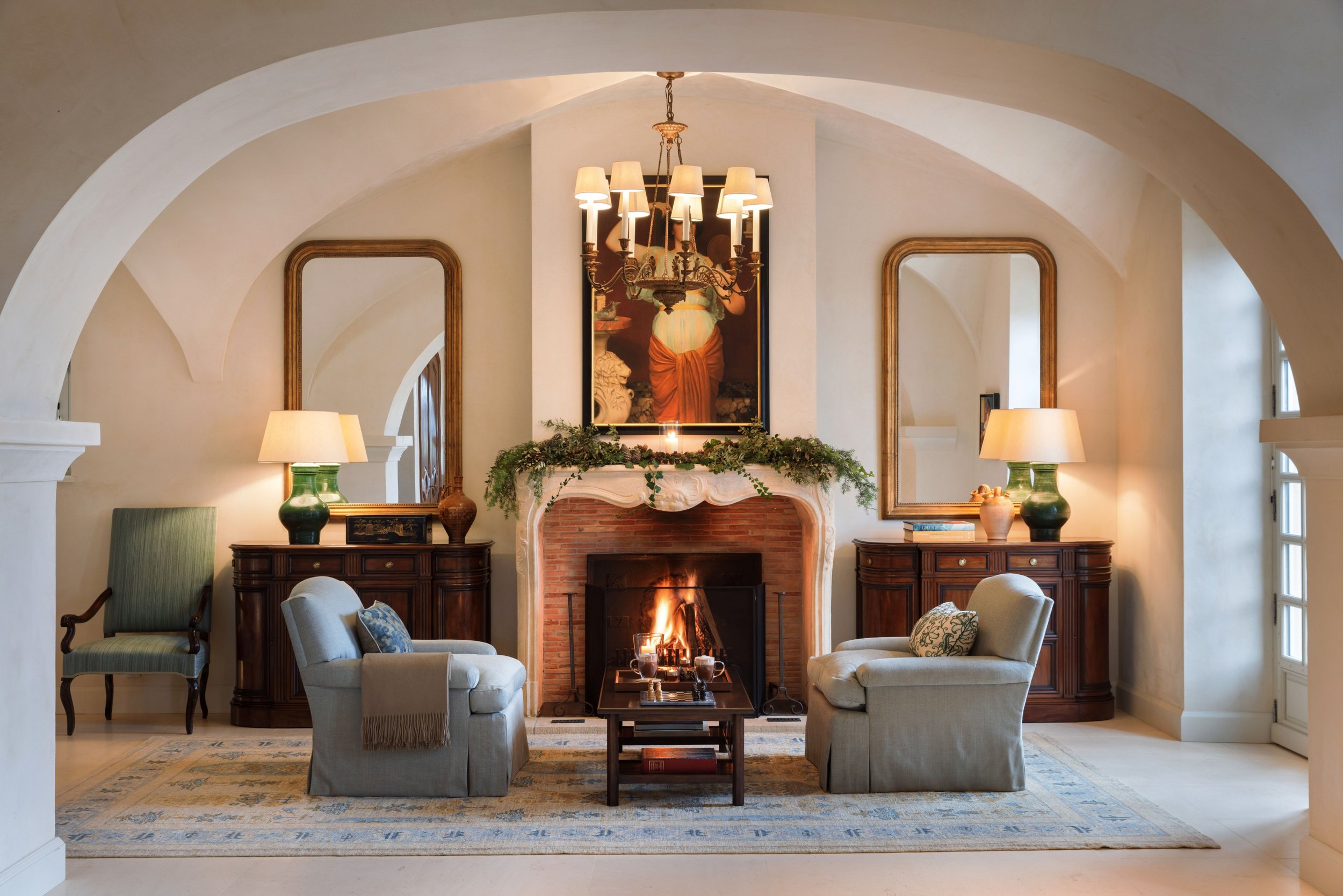 castle to rent in Europe lounge area
