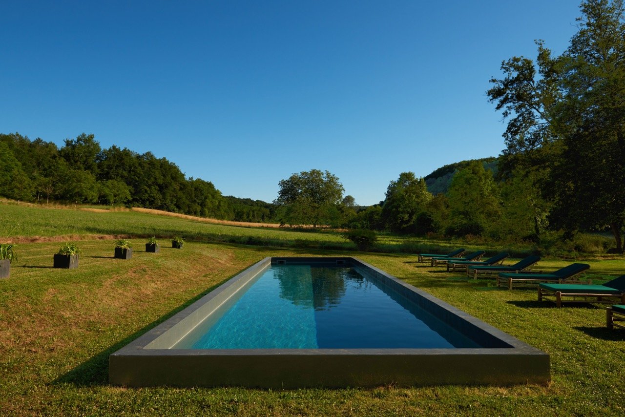 castle to rent in Europe outdoor pool