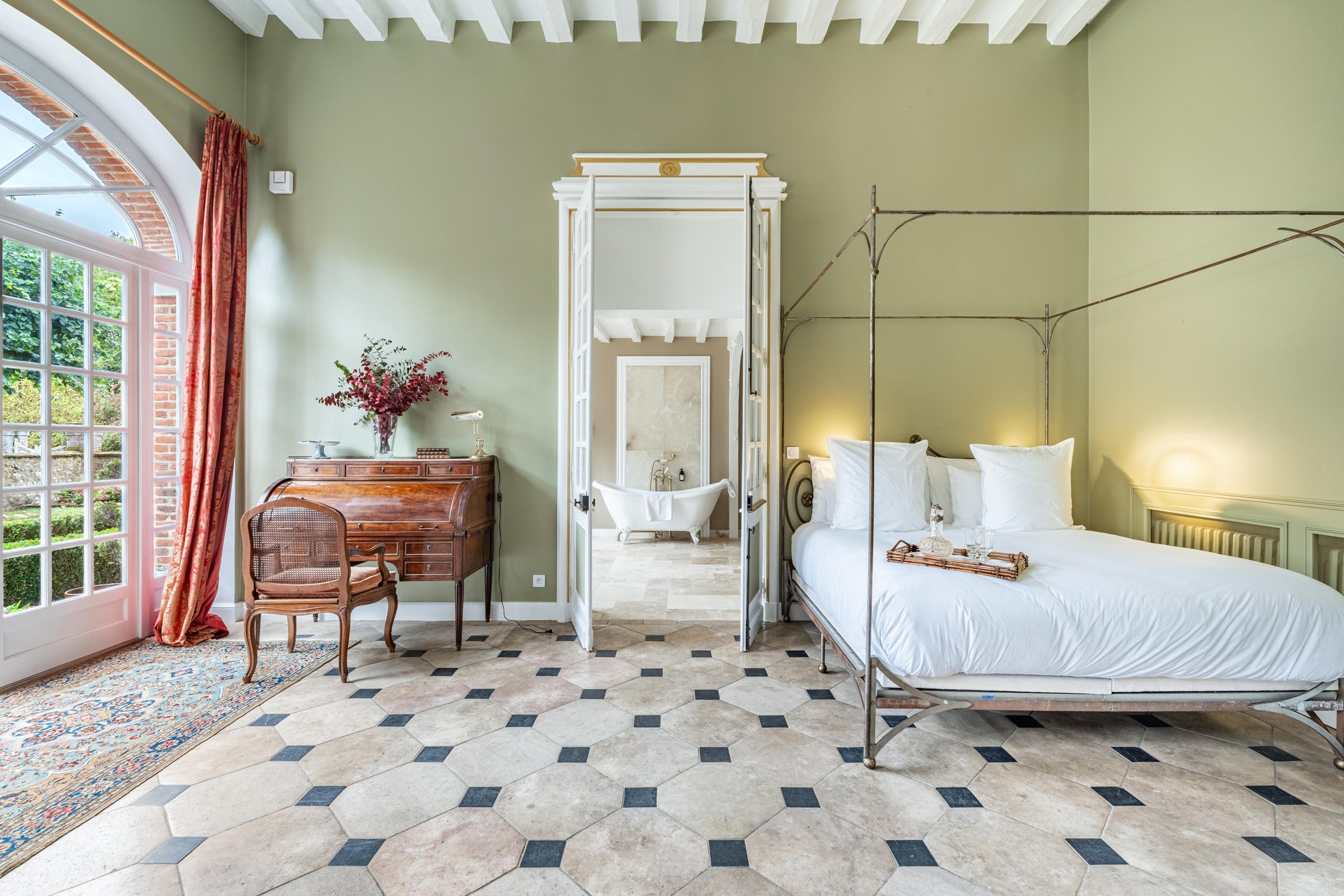 castle to rent in Europe bedroom